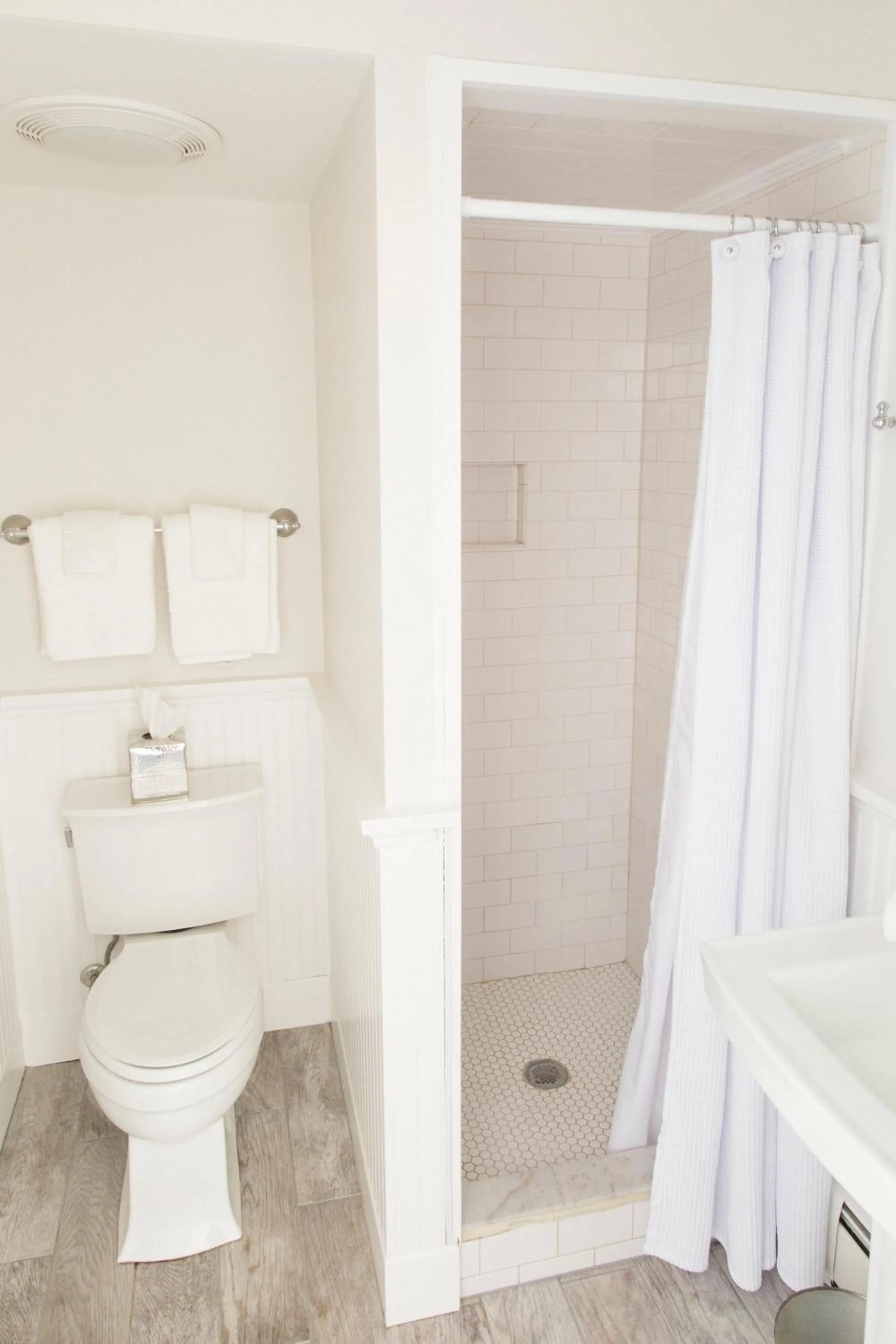 Shower in The Whaler's Inn