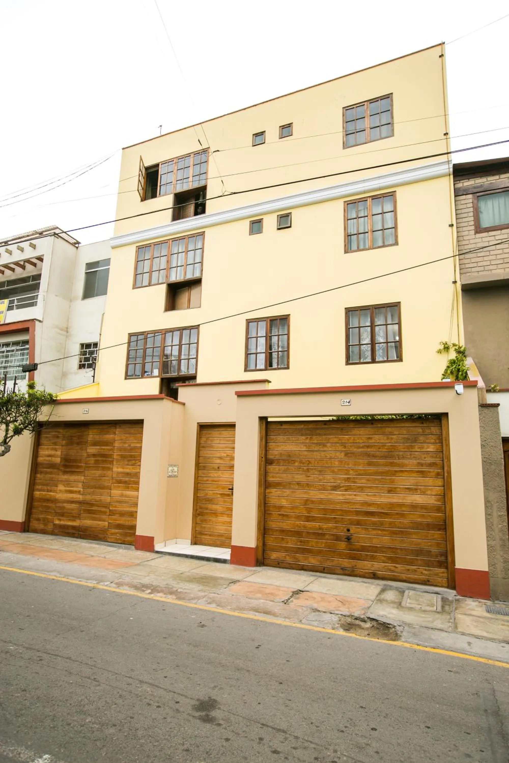Property building in Casa de Baraybar