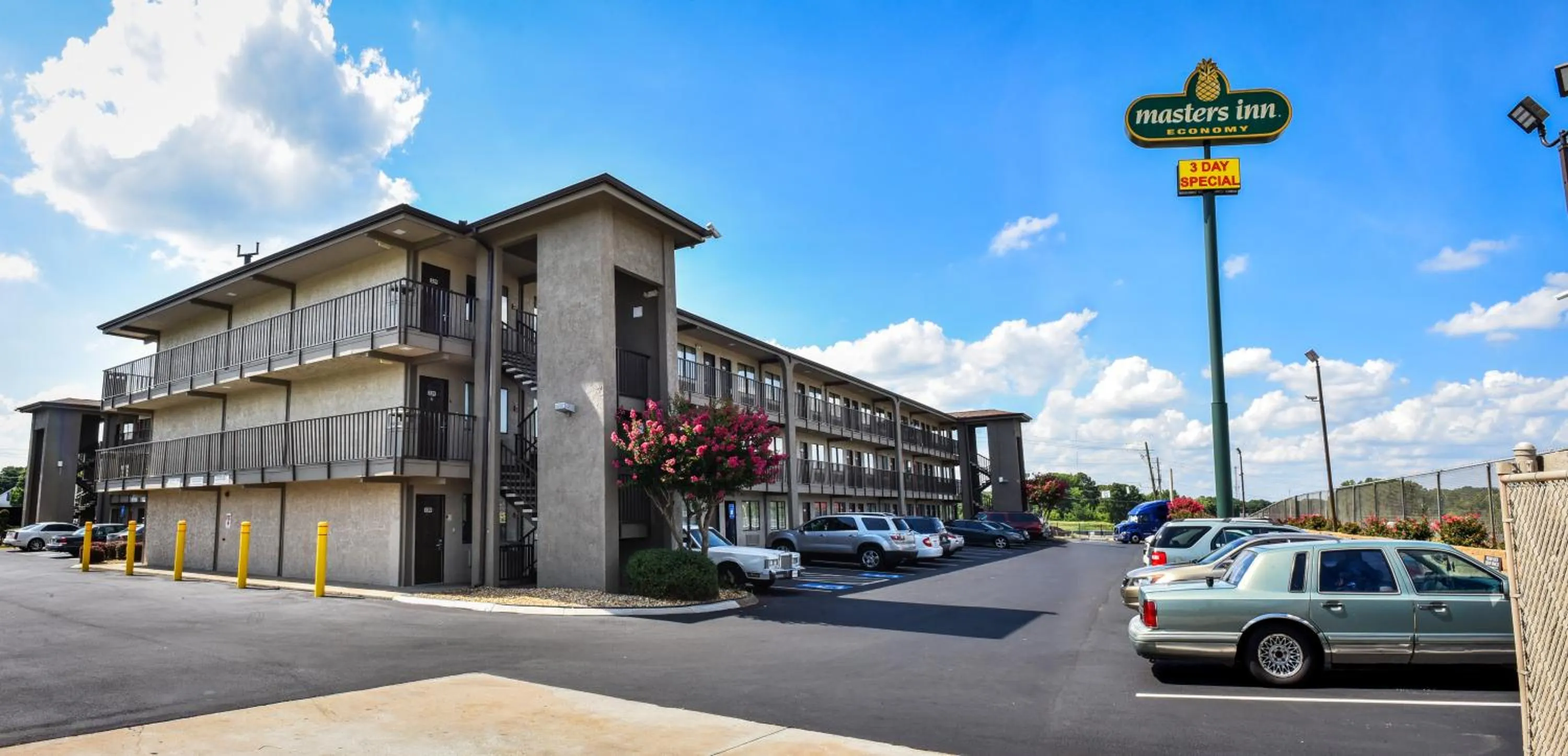 Property building in Masters Inn Tucker