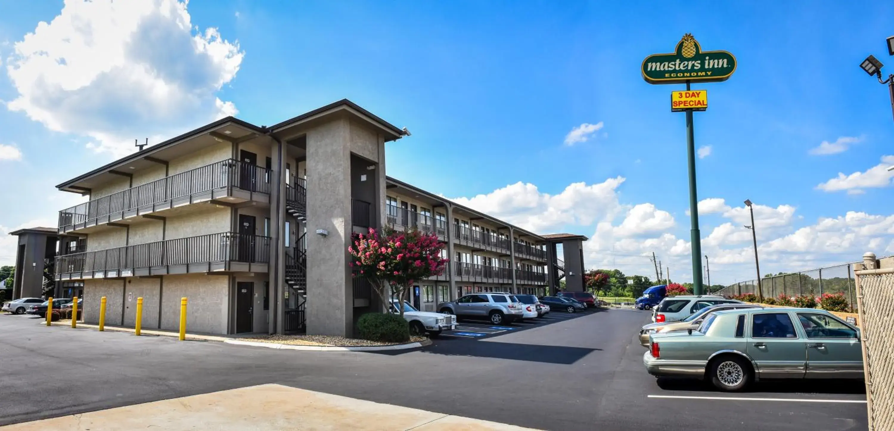 Property building in Masters Inn Tucker Property building in Masters Inn Tucker