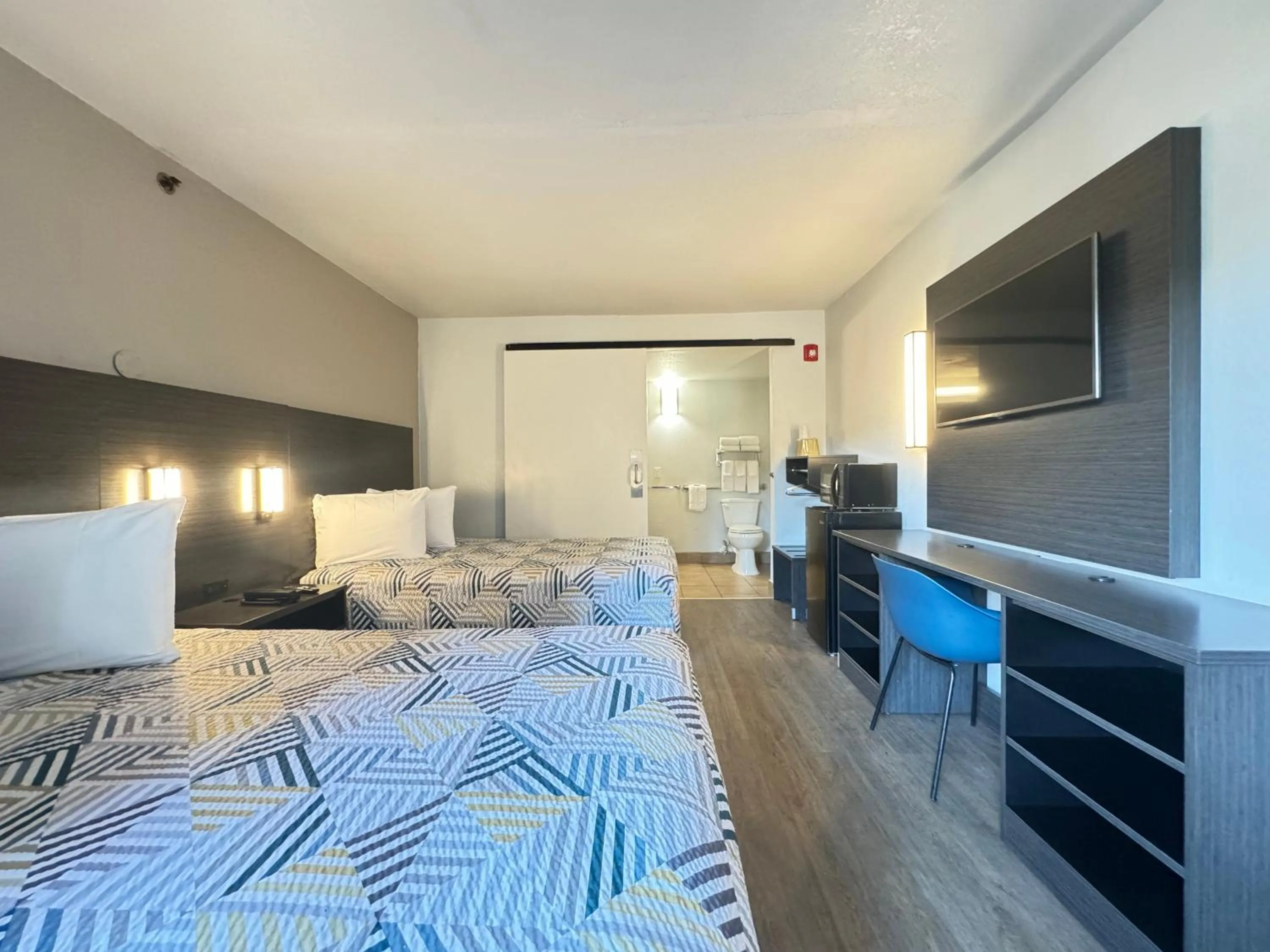 Photo of the whole room, Bed in Masters Inn Tucker