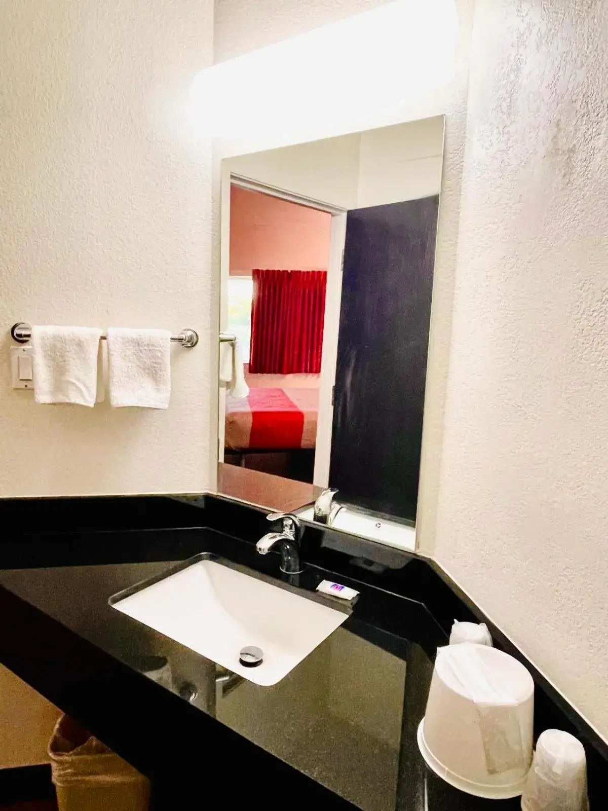 Bed in Motel 6-Springfield, IL I-55 I-72 Bed in Motel 6-Springfield, IL I-55 I-72