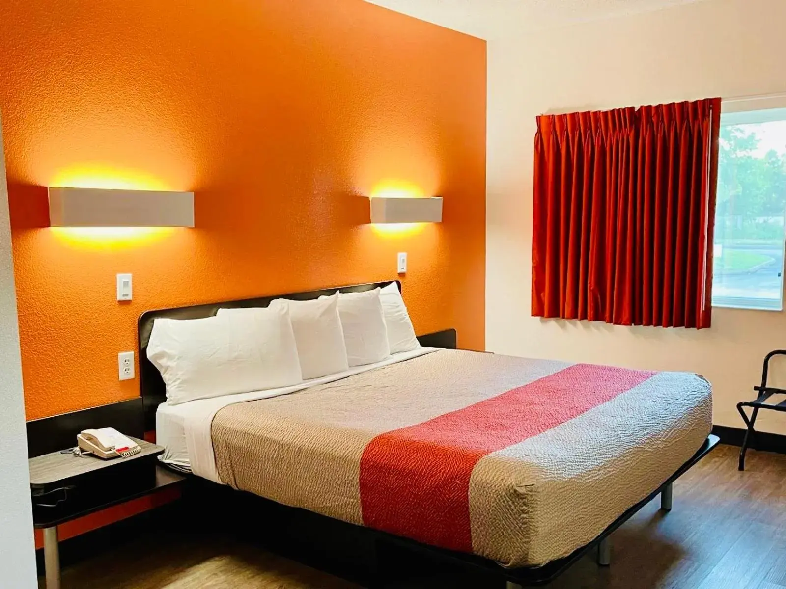 Double Room - single occupancy - Disability Access in Motel 6-Springfield, IL I-55 I-72 Double Room - single occupancy - Disability Access in Motel 6-Springfield, IL I-55 I-72