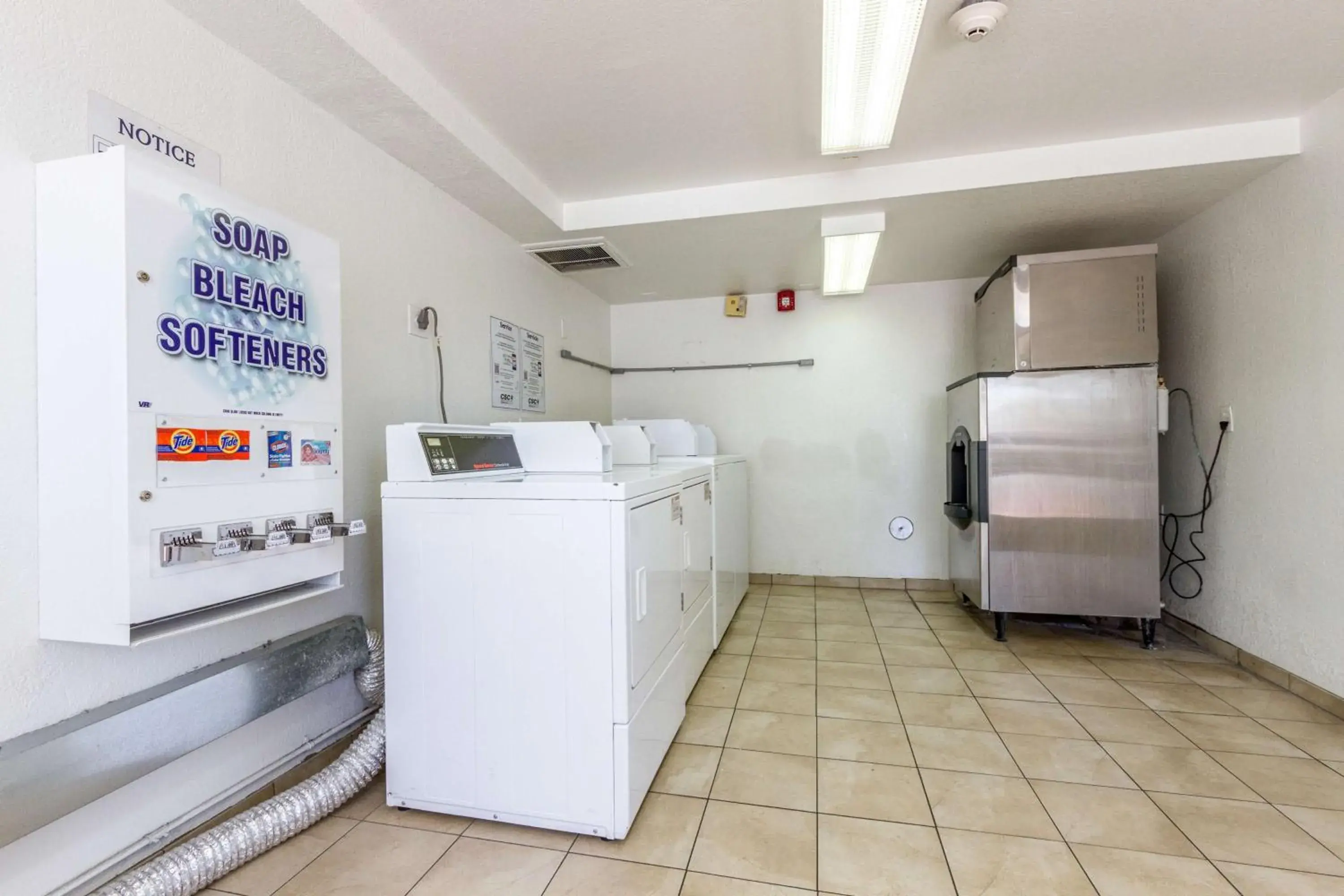 laundry, Kitchen/Kitchenette in Motel 6 Tempe, AZ Phoenix Airport Priest Dr