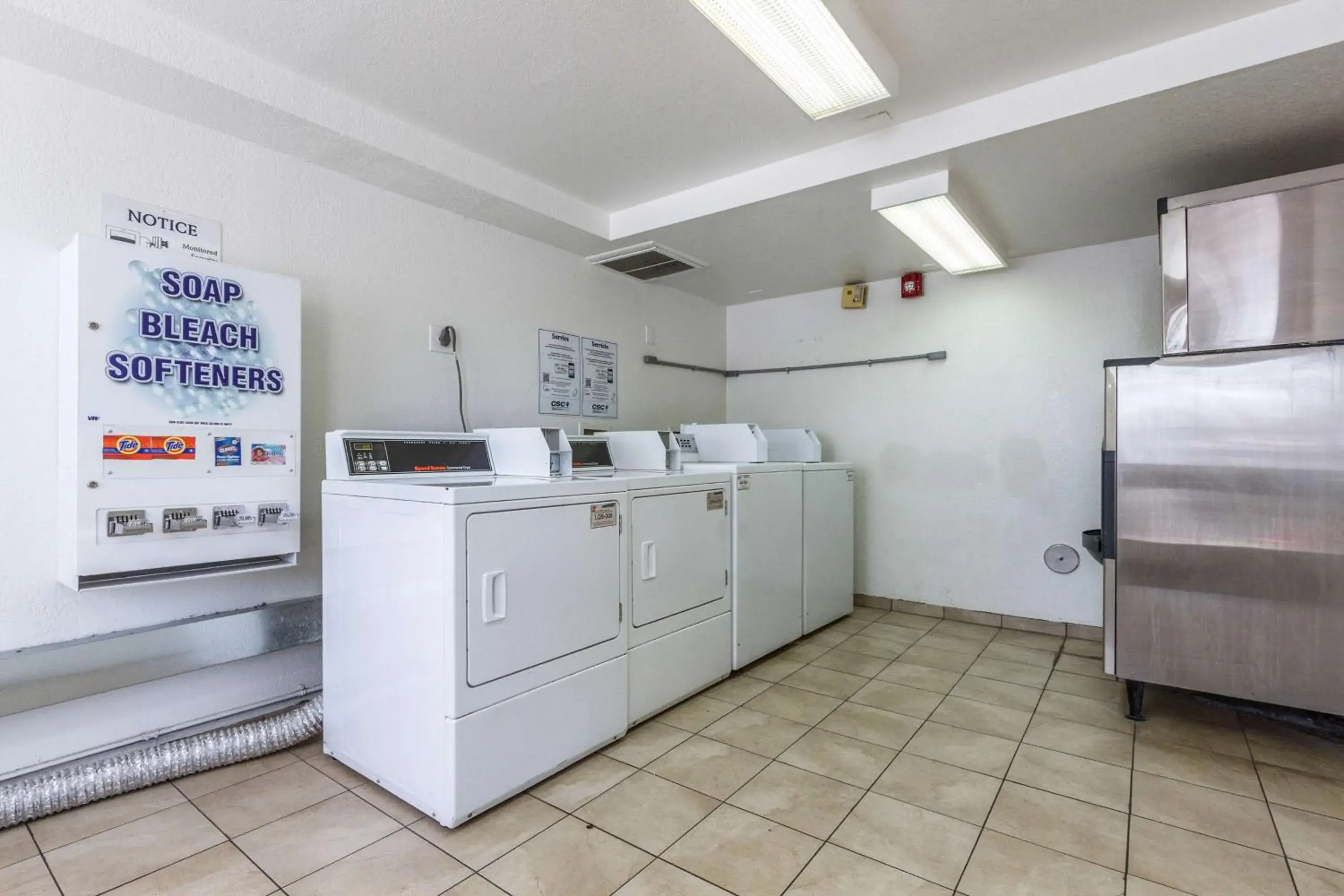 laundry, Kitchen/Kitchenette in Motel 6 Tempe, AZ Phoenix Airport Priest Dr