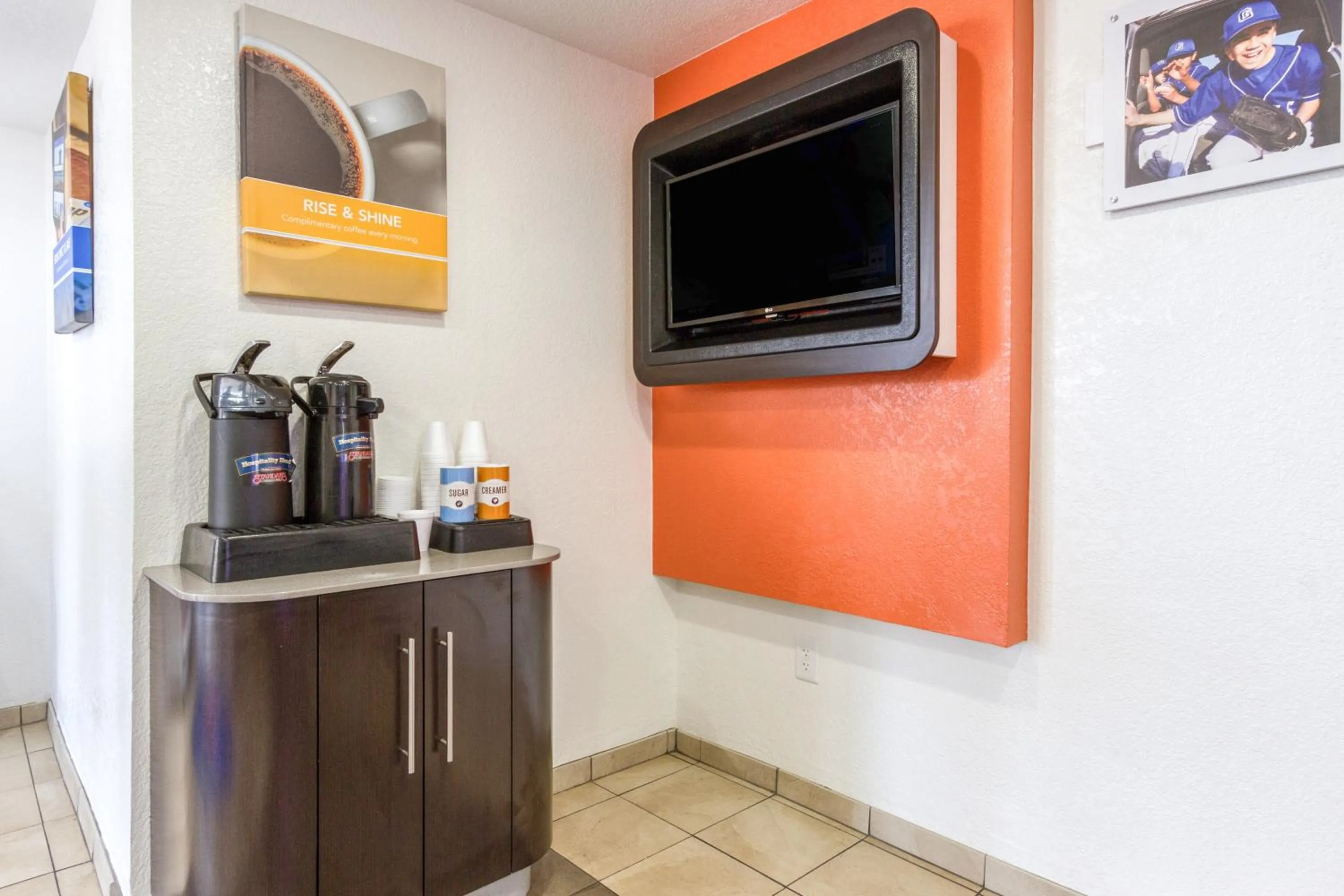 Lobby or reception in Motel 6 Tempe, AZ Phoenix Airport Priest Dr