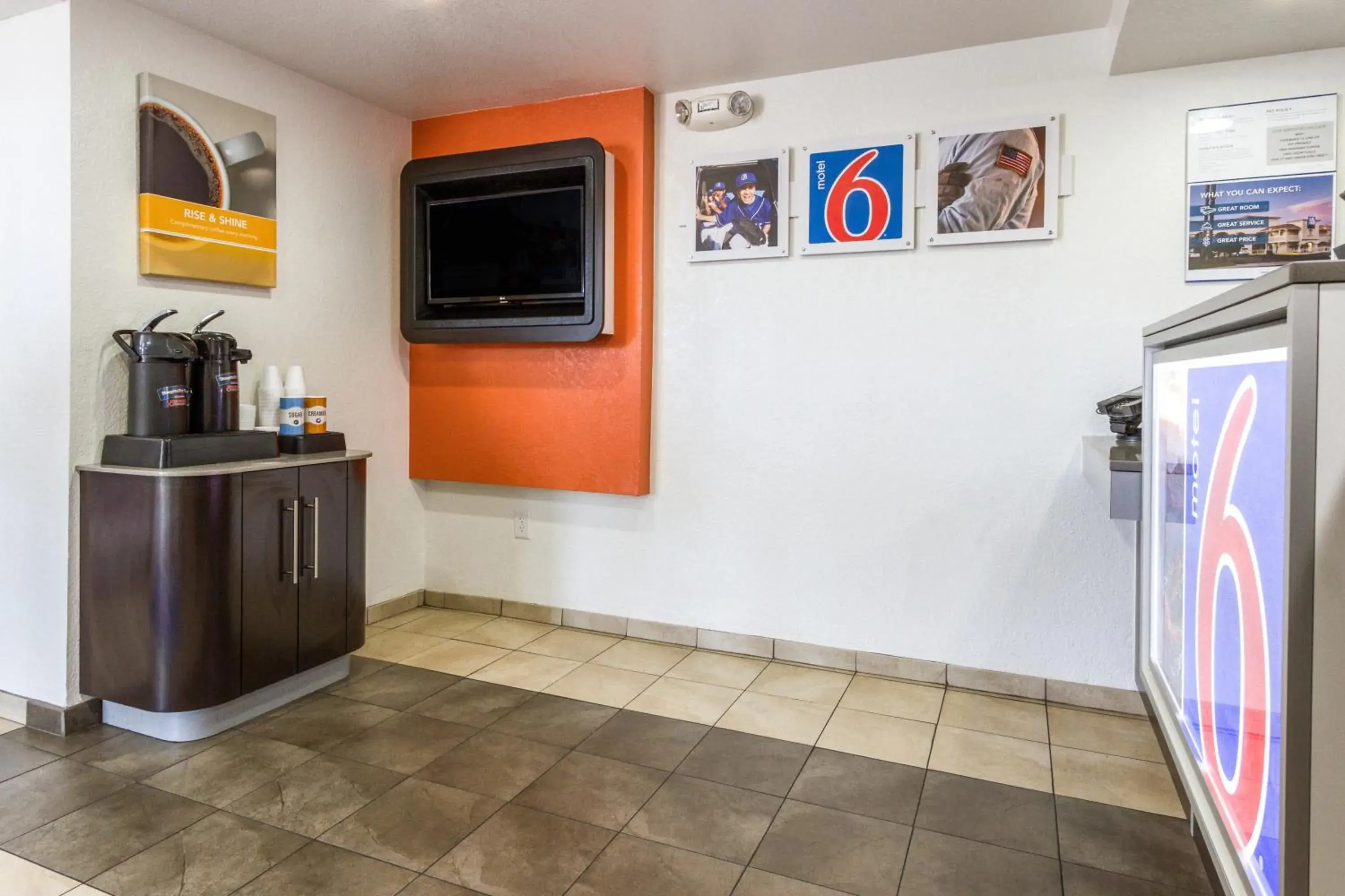 Lobby or reception in Motel 6 Tempe, AZ Phoenix Airport Priest Dr