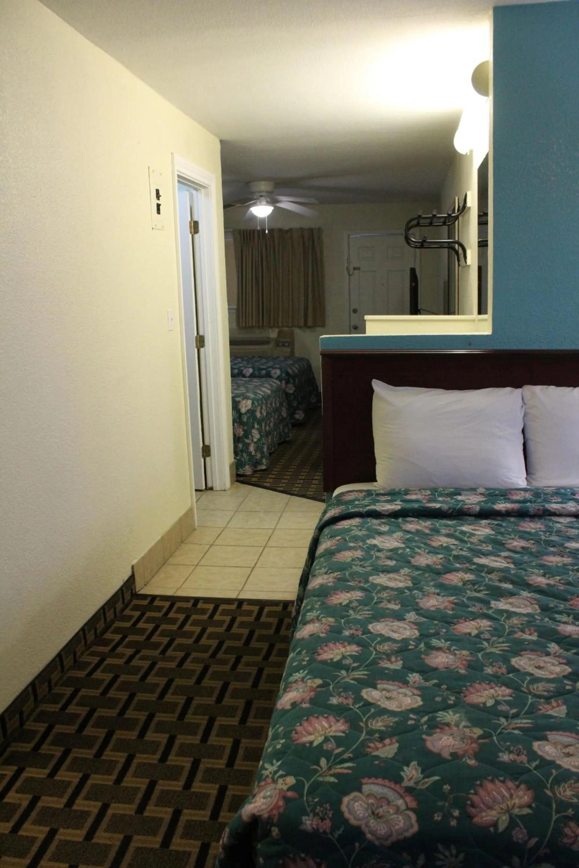 Bed in American Inn Port O'Connor