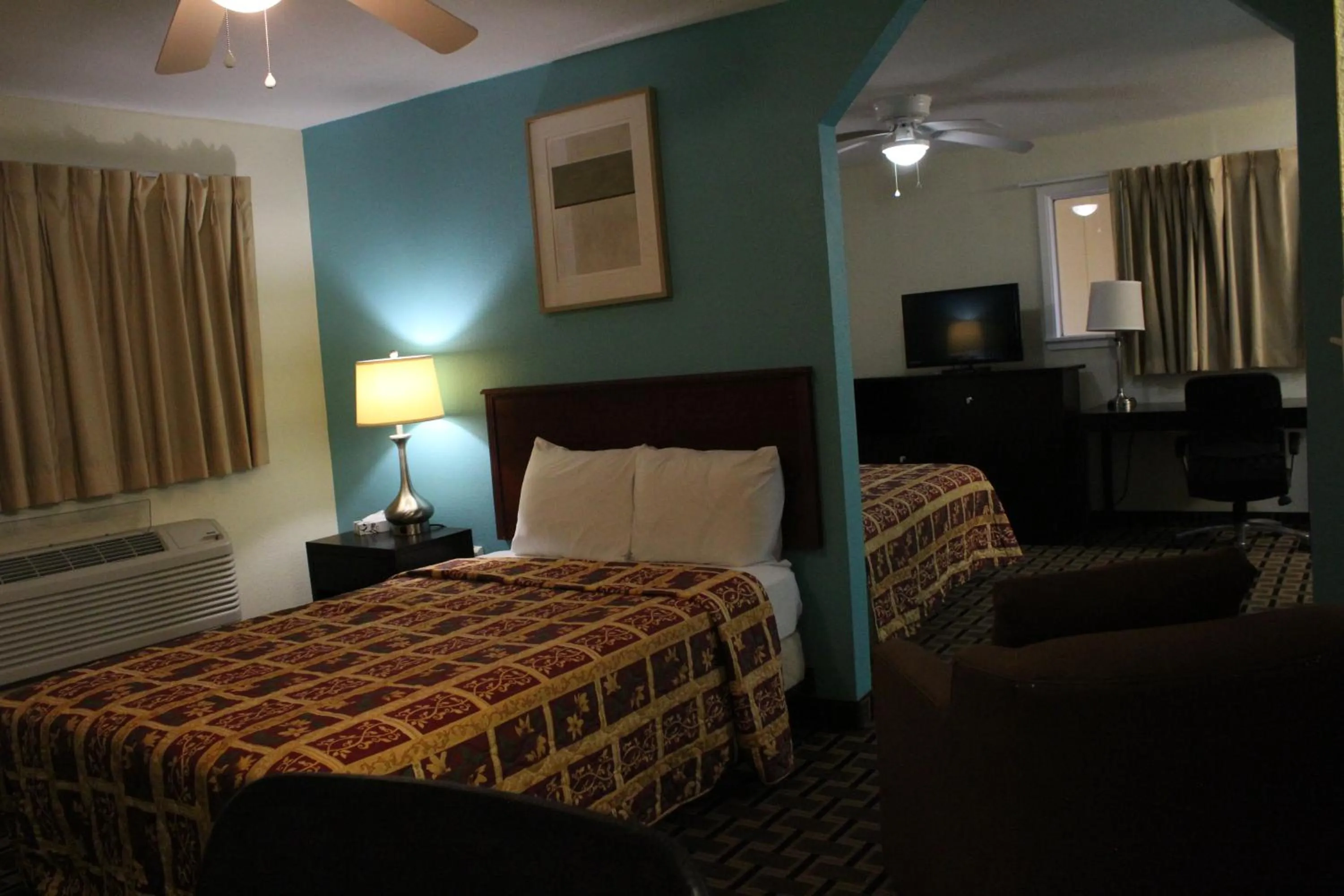 Bed in American Inn Port O'Connor