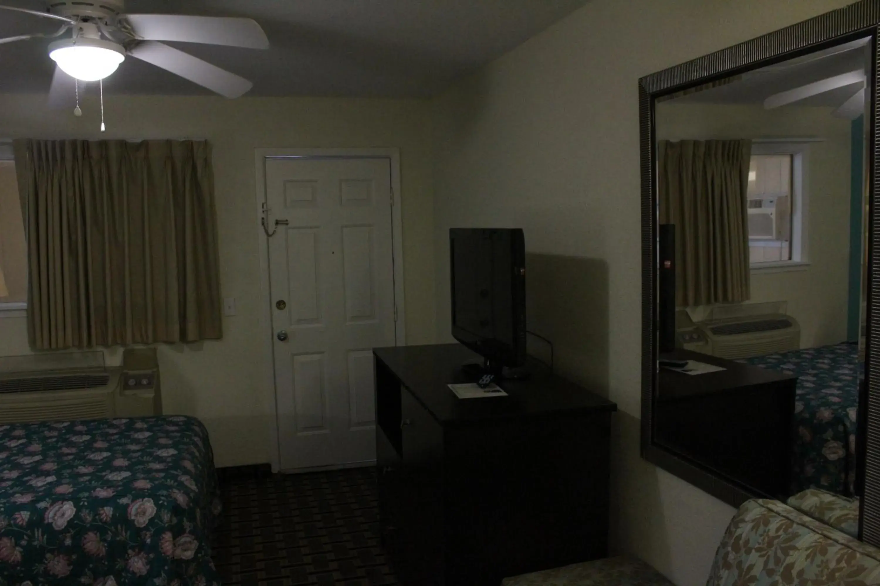 Bed in American Inn Port O'Connor Bed in American Inn Port O'Connor