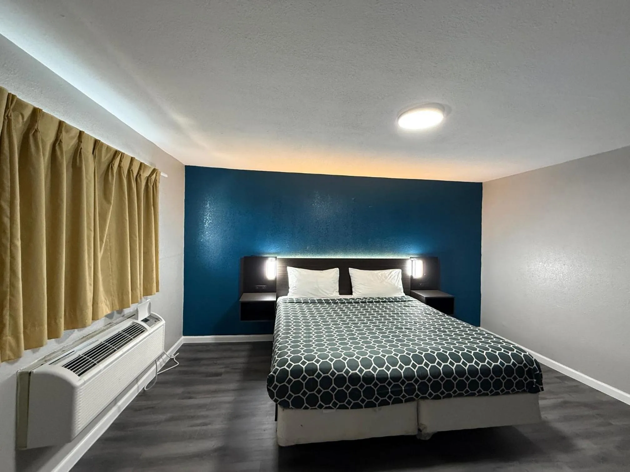 Bed in American Inn Port O'Connor