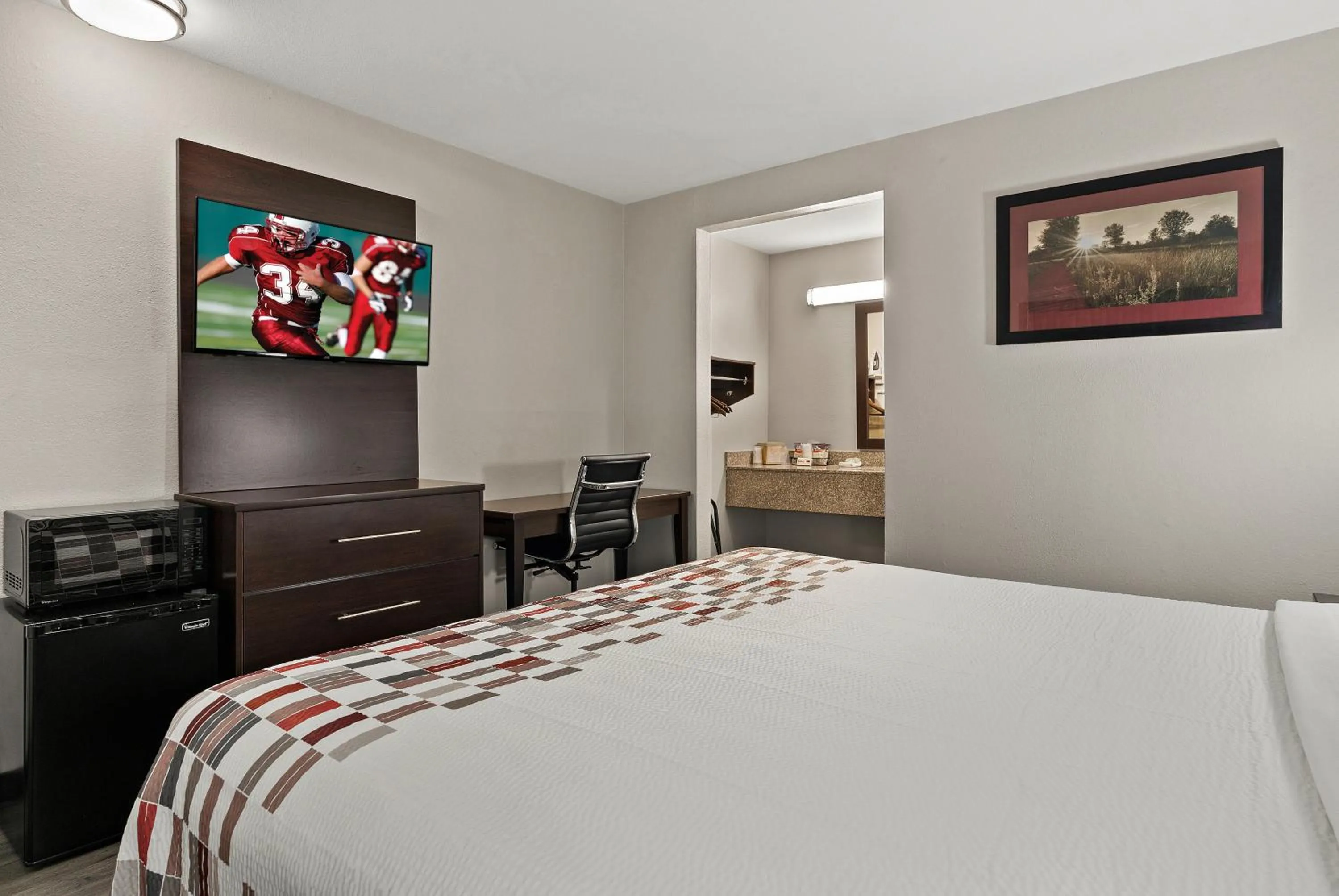 Bed in Red Roof Inn Spartanburg - I-85