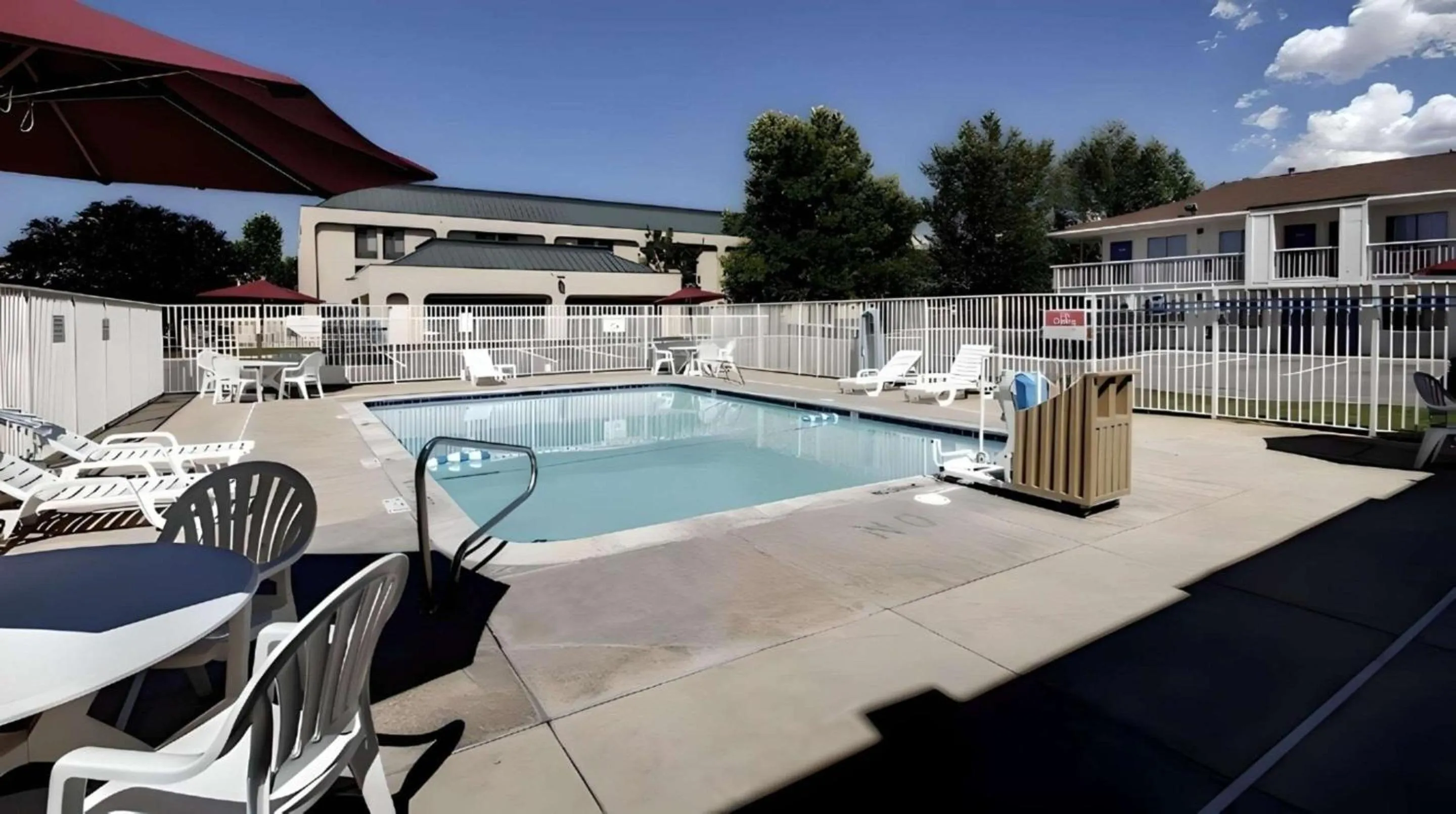 Swimming pool in Motel 6-Woods Cross, UT - Salt Lake City - North