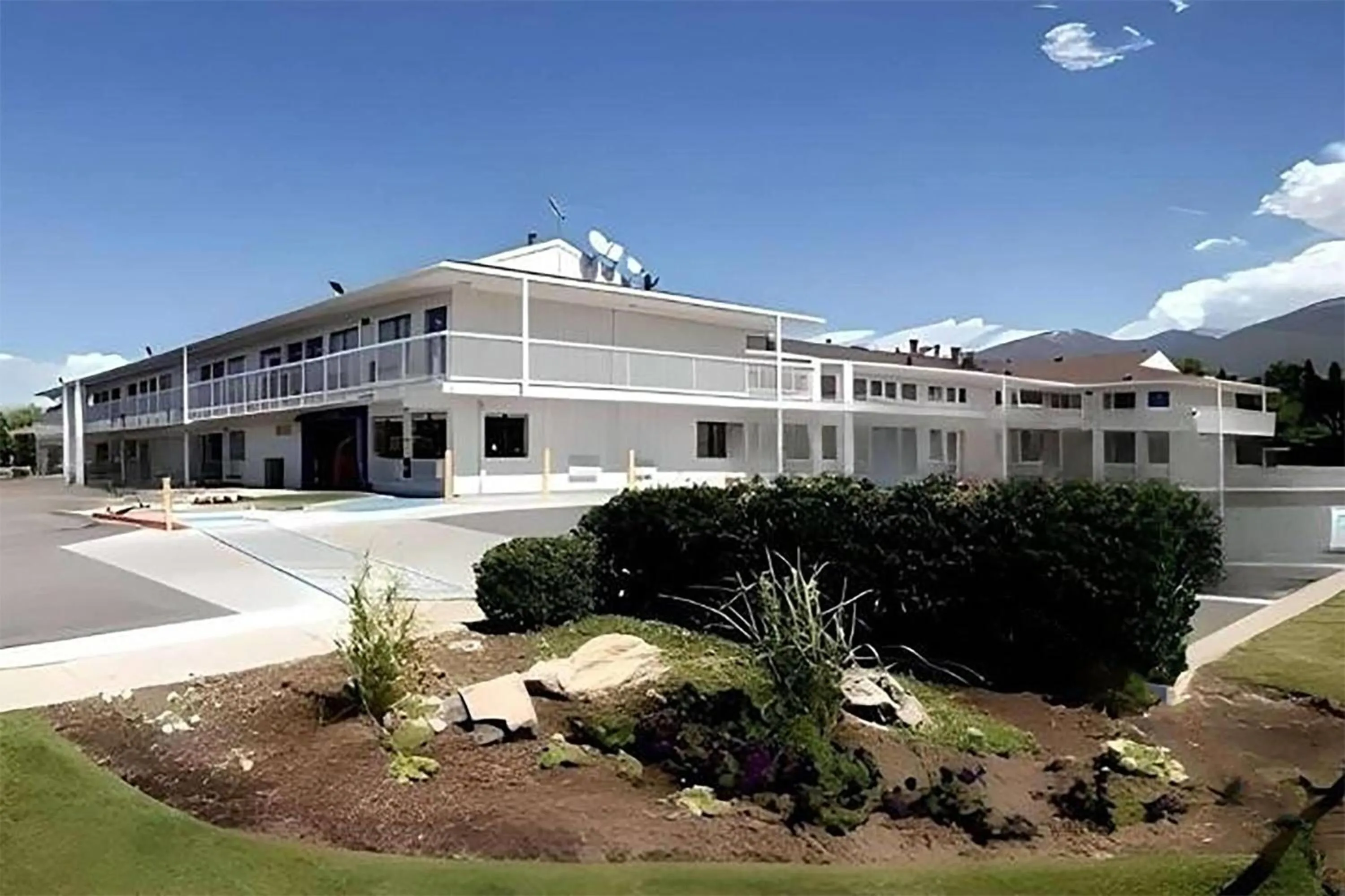 Property building in Super 8 by Wyndham Woods Cross - Salt Lake City North