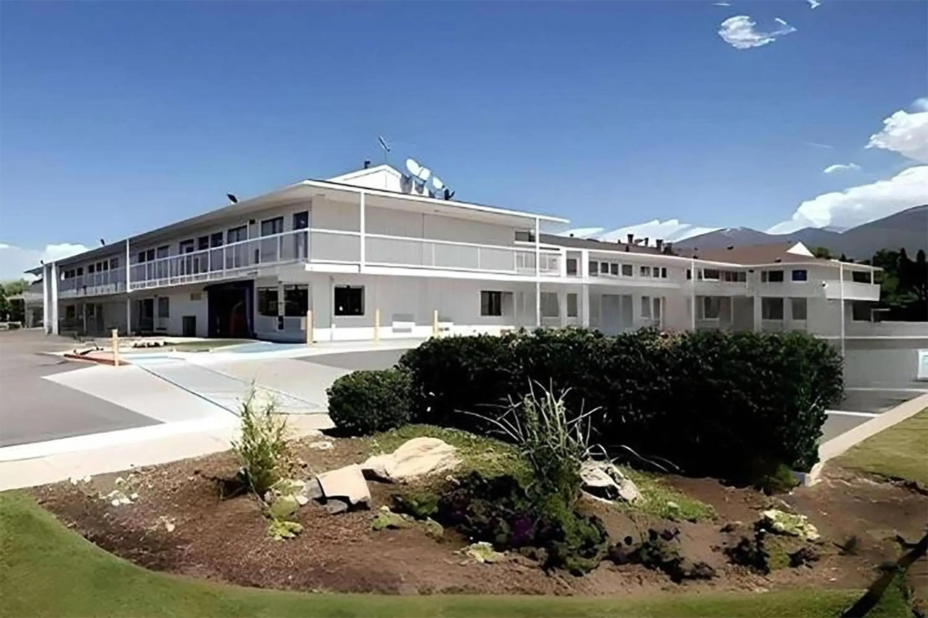 Property building in Super 8 by Wyndham Woods Cross - Salt Lake City North Property building in Super 8 by Wyndham Woods Cross - Salt Lake City North