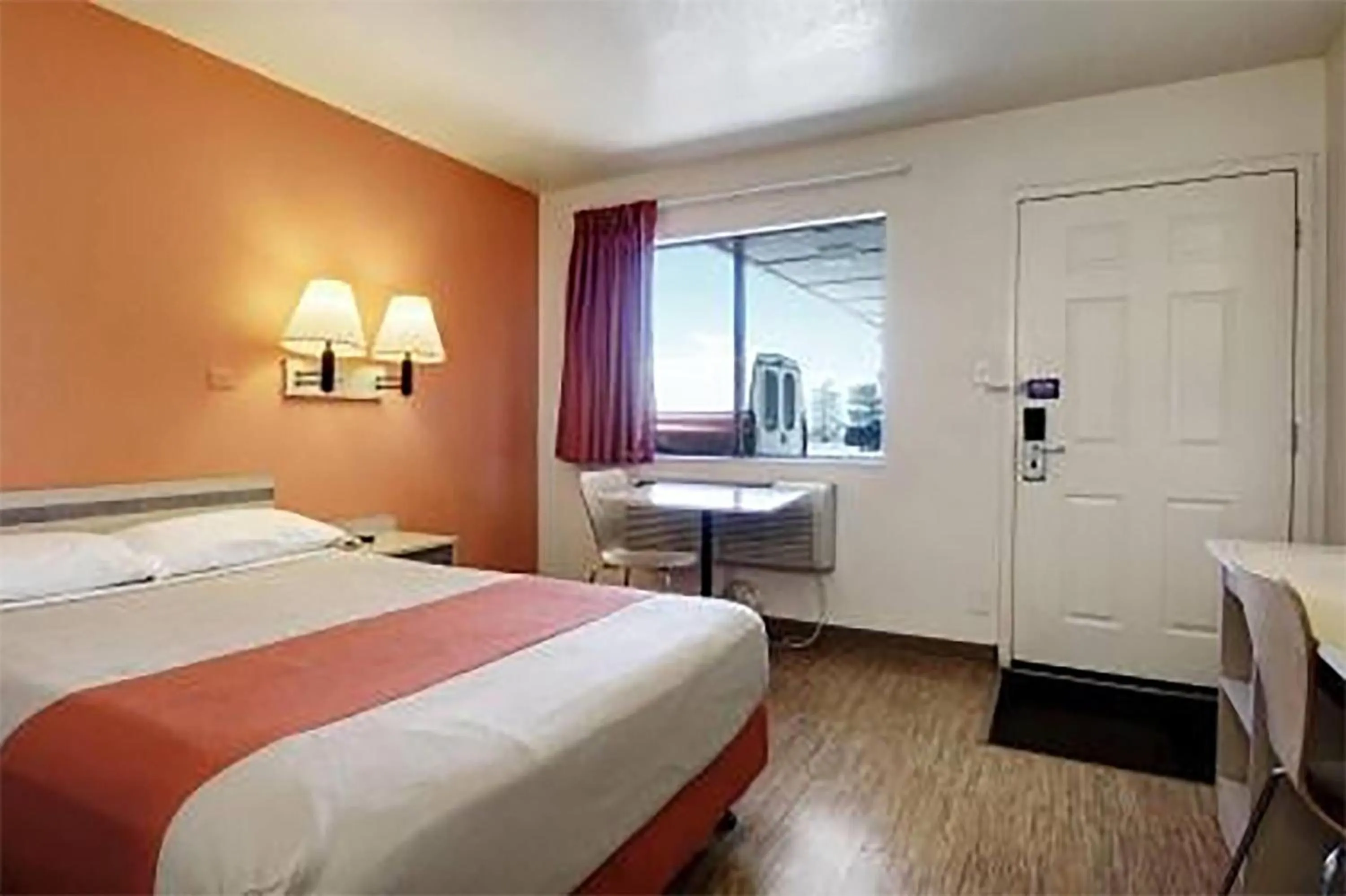 Super 8 by Wyndham Woods Cross - Salt Lake City North