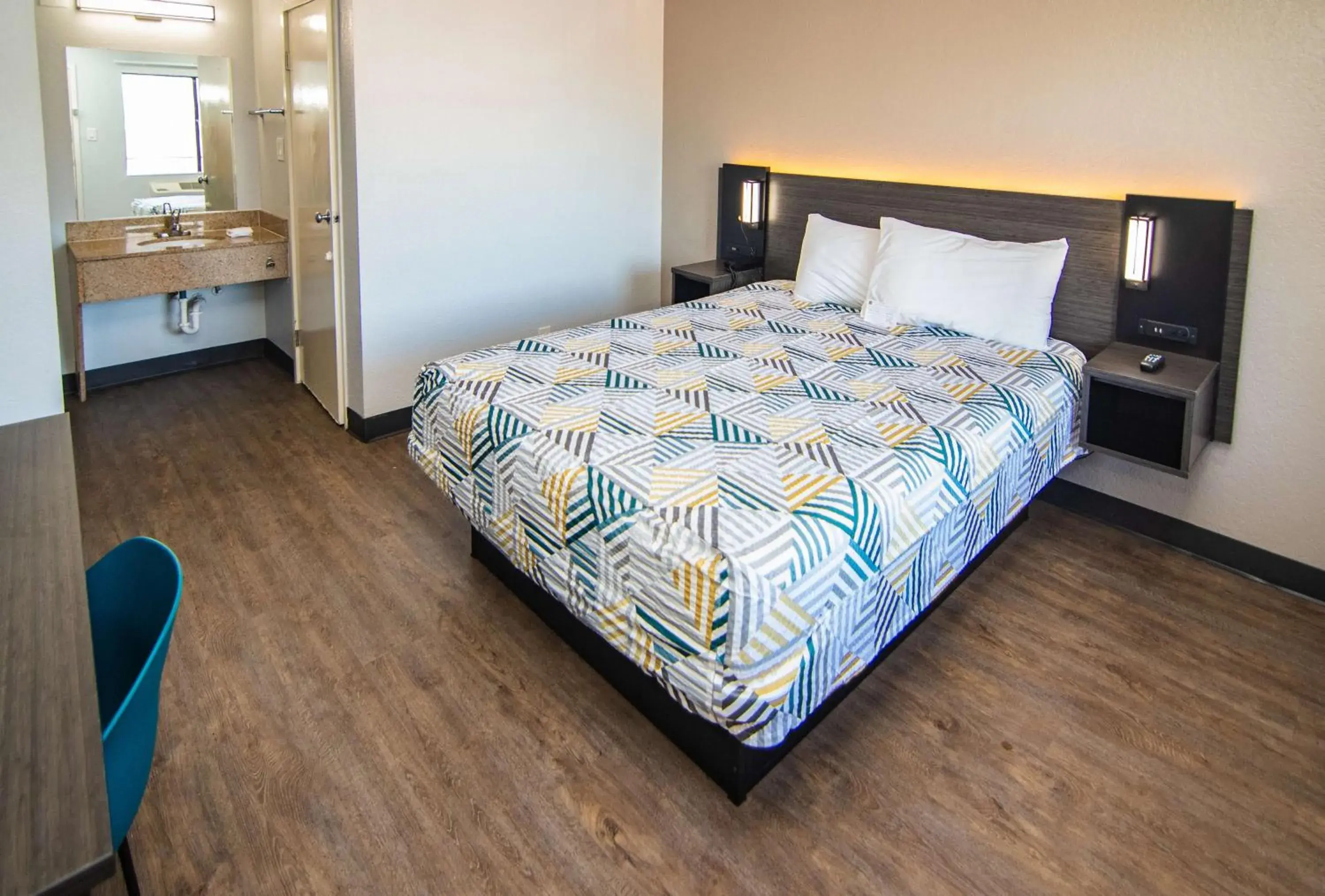 Bedroom, Bed in Motel 6-Ft. Pierce, FL Bedroom, Bed in Motel 6-Ft. Pierce, FL