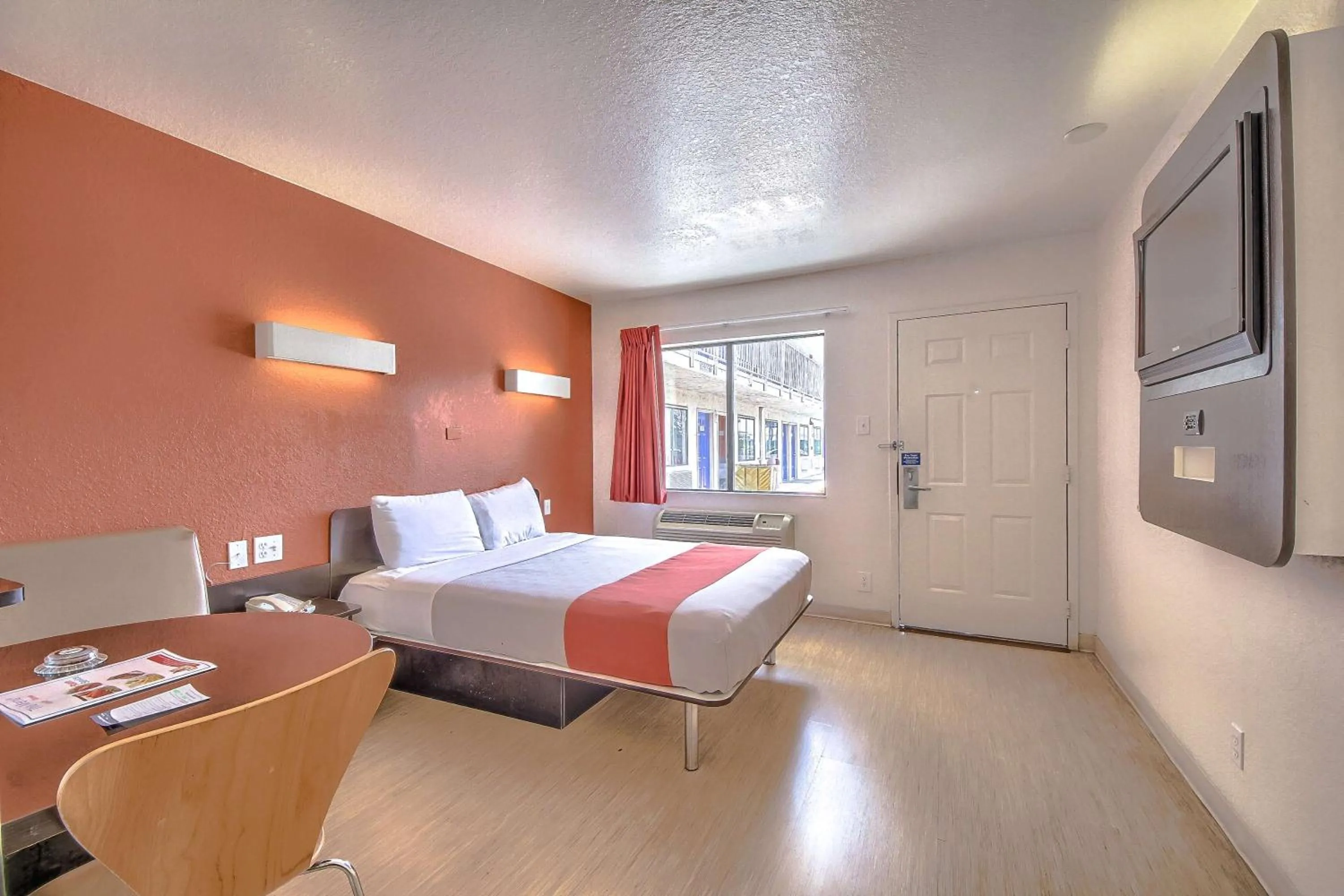 Photo of the whole room, Bed in Motel 6 San Antonio, Tx Six Flags Fiesta TX - La Cantera Area