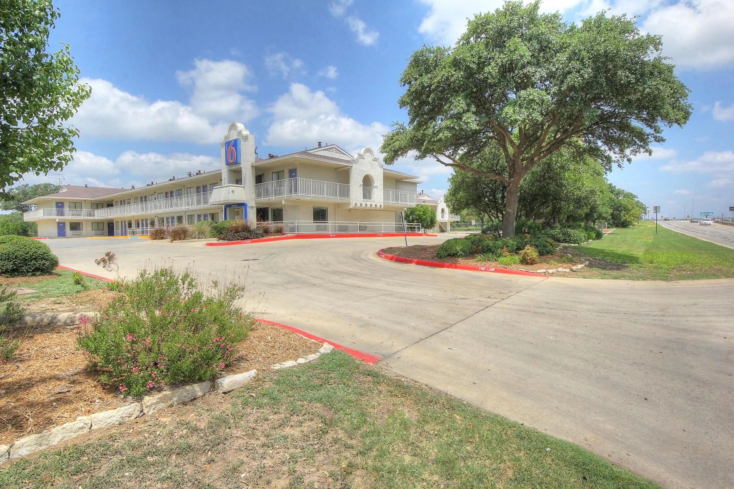 Facade/entrance in Motel 6 San Antonio, Tx Six Flags Fiesta TX - La Cantera Area