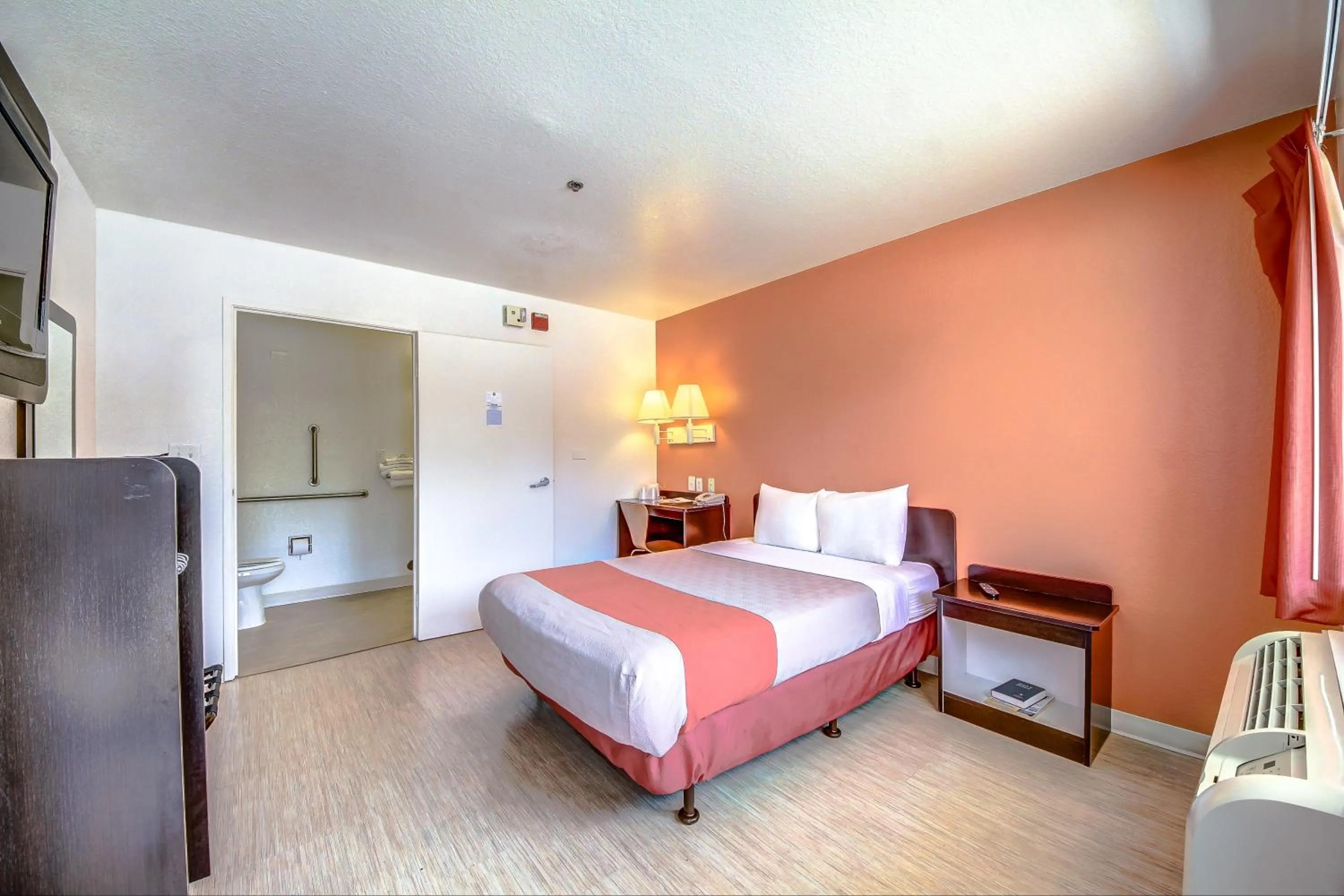 Bedroom, Bed in Motel 6 San Antonio, Tx Six Flags Fiesta TX - La Cantera Area