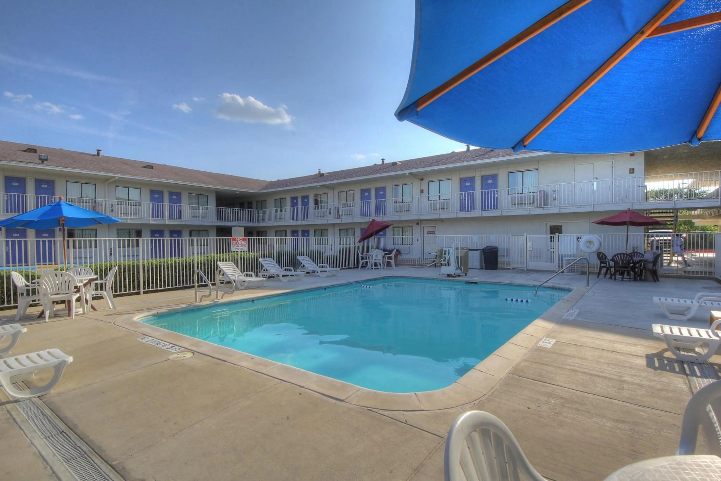 Swimming pool in Motel 6 San Antonio, Tx Six Flags Fiesta TX - La Cantera Area