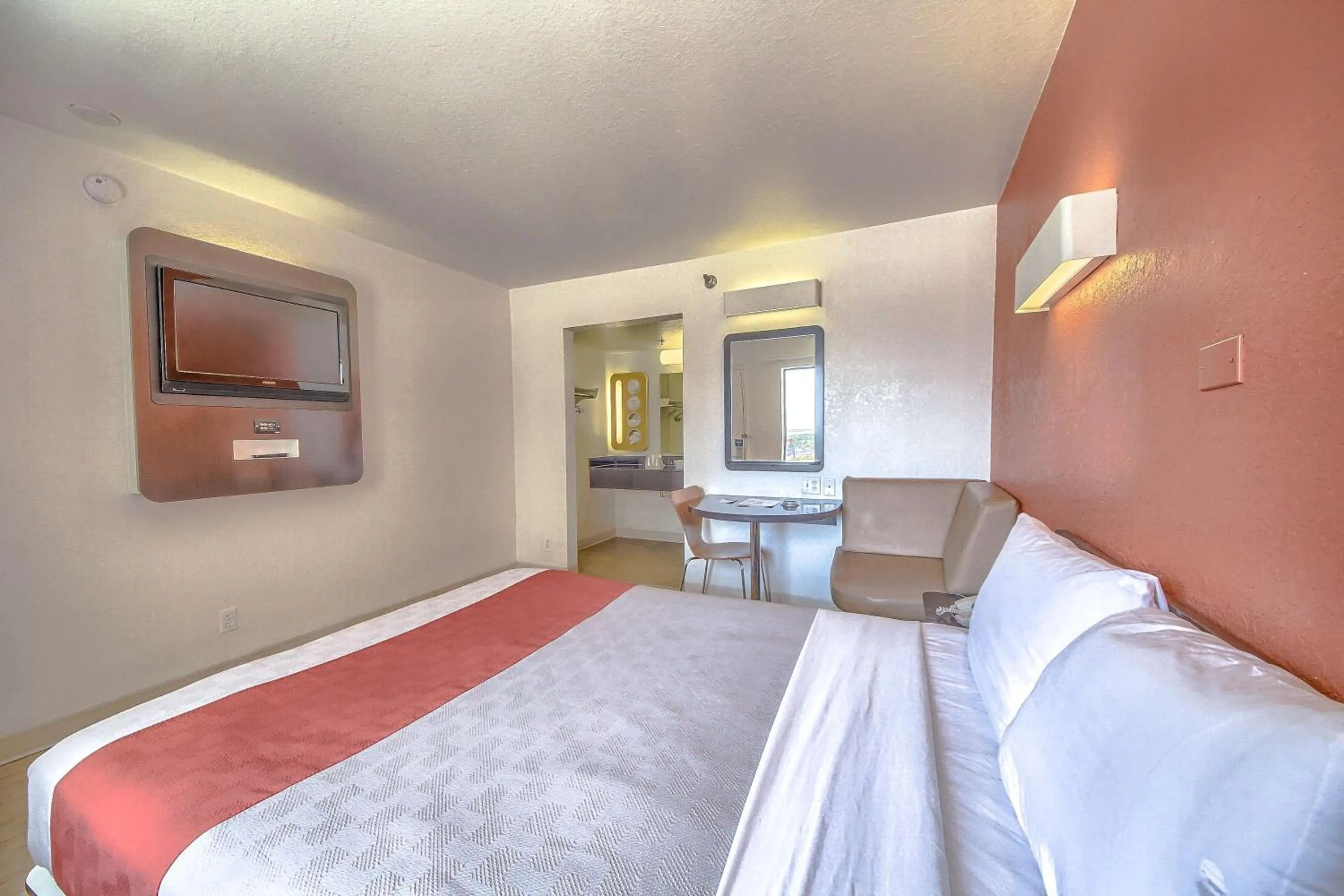 Photo of the whole room, Bed in Motel 6 San Antonio, Tx Six Flags Fiesta TX - La Cantera Area