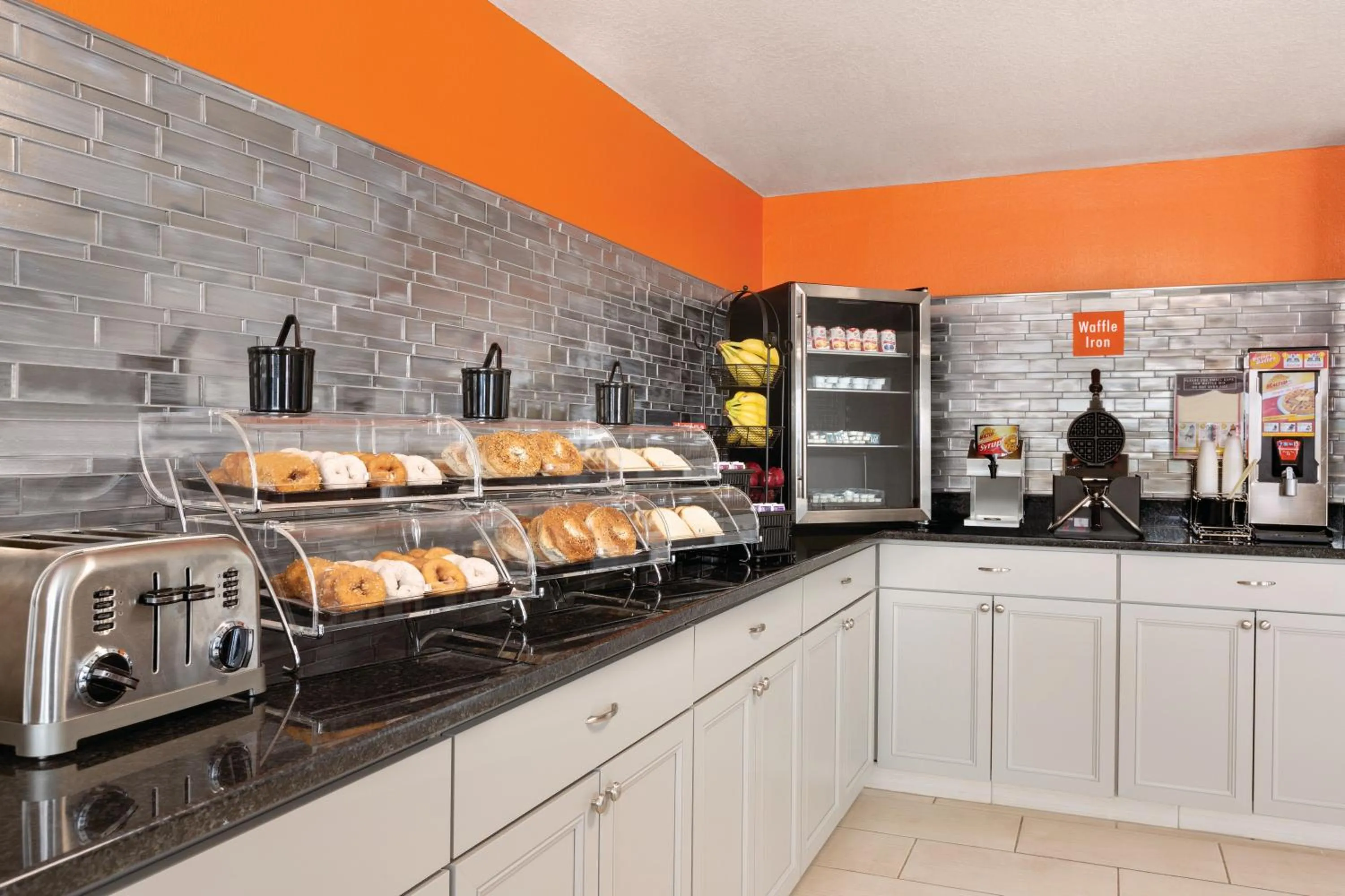 Continental breakfast in Howard Johnson by Wyndham Harrisonburg