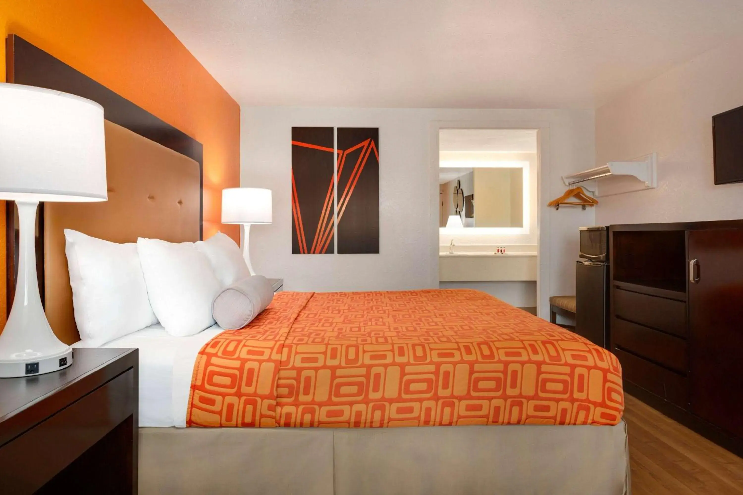 King Room - Smoking in Howard Johnson by Wyndham Harrisonburg King Room - Smoking in Howard Johnson by Wyndham Harrisonburg