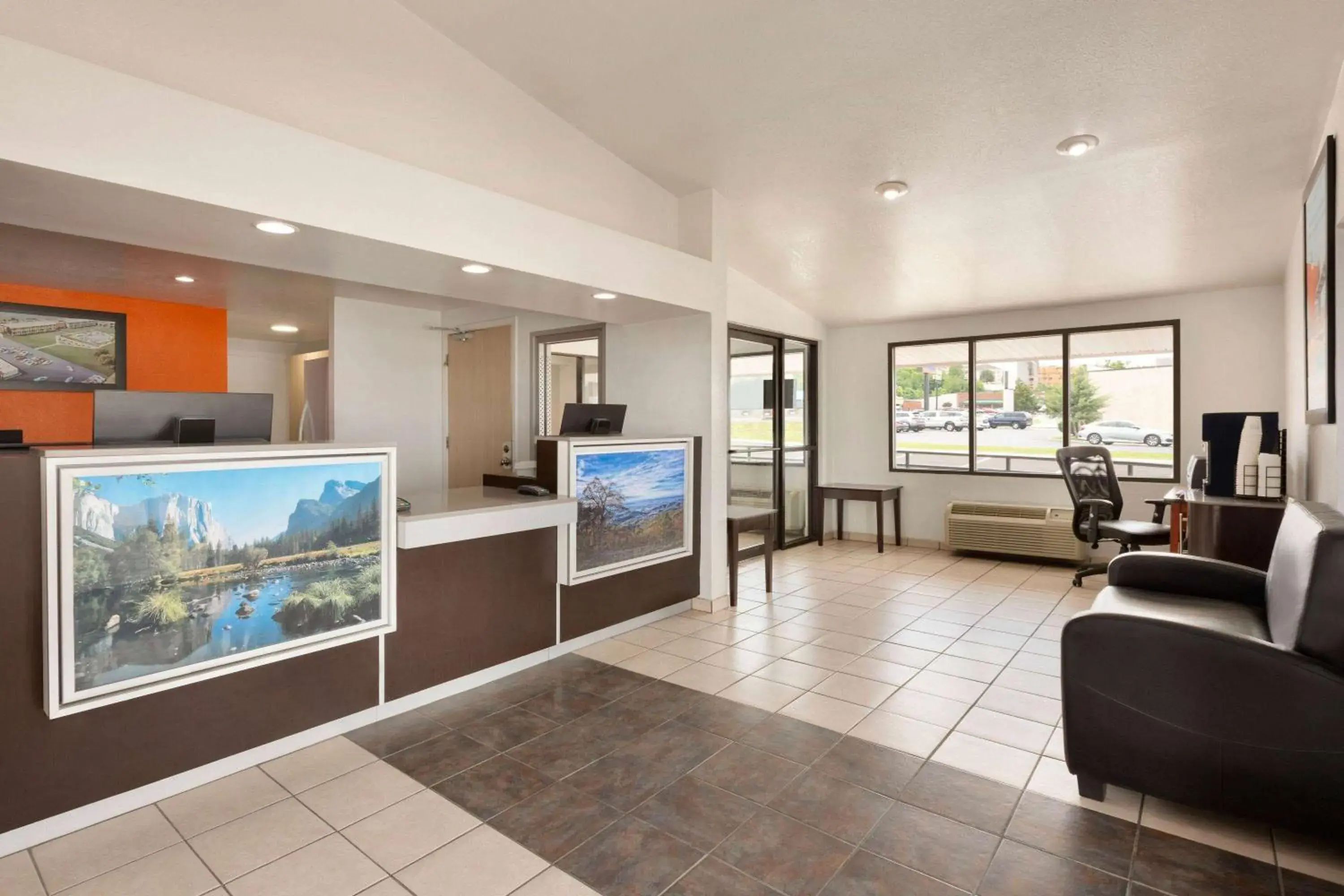 Lobby or reception in Howard Johnson by Wyndham Harrisonburg Lobby or reception in Howard Johnson by Wyndham Harrisonburg