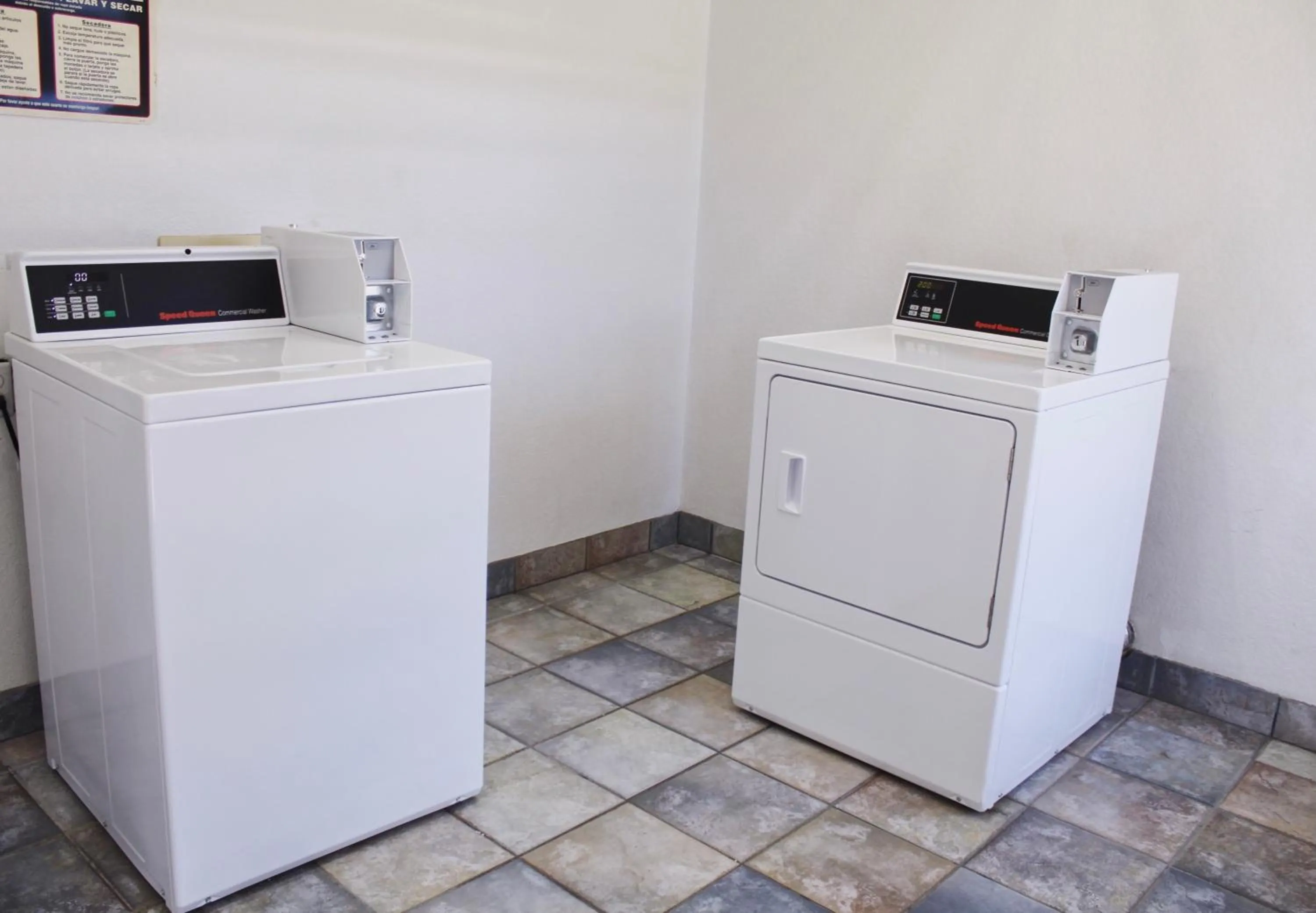 laundry in Econo Lodge Paducah West I-24