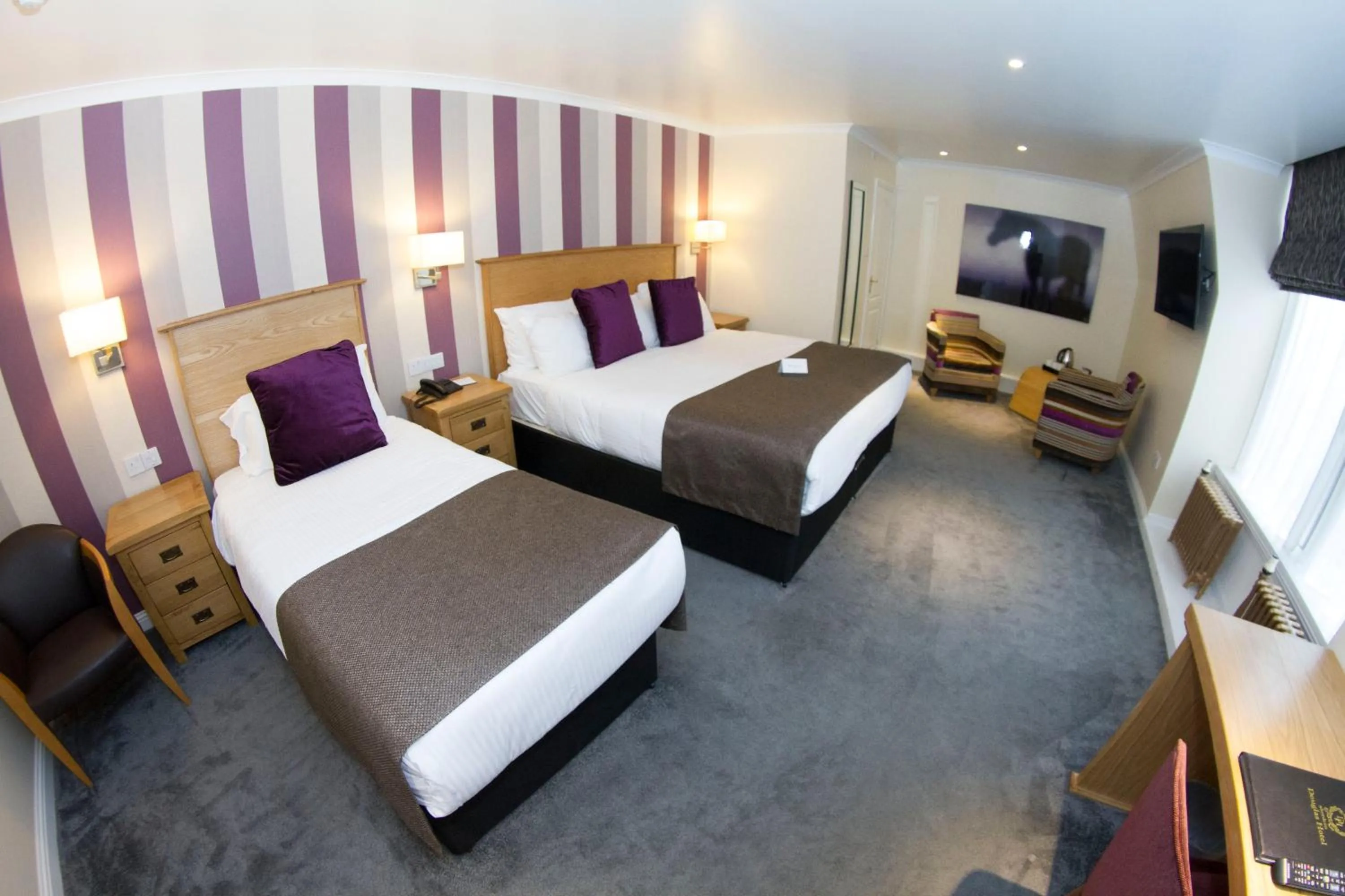 Bed in Aberdeen Douglas Hotel