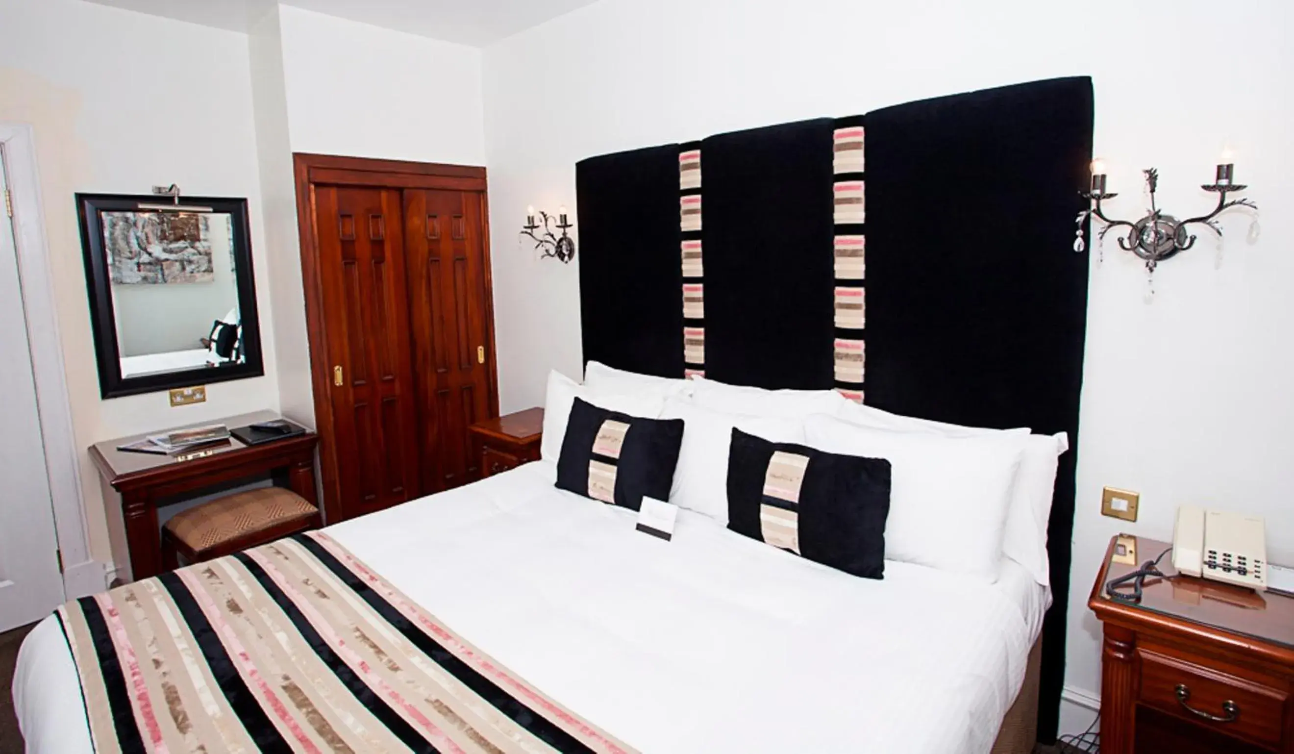 Double Superior Guest Room in Aberdeen Douglas Hotel Double Superior Guest Room in Aberdeen Douglas Hotel