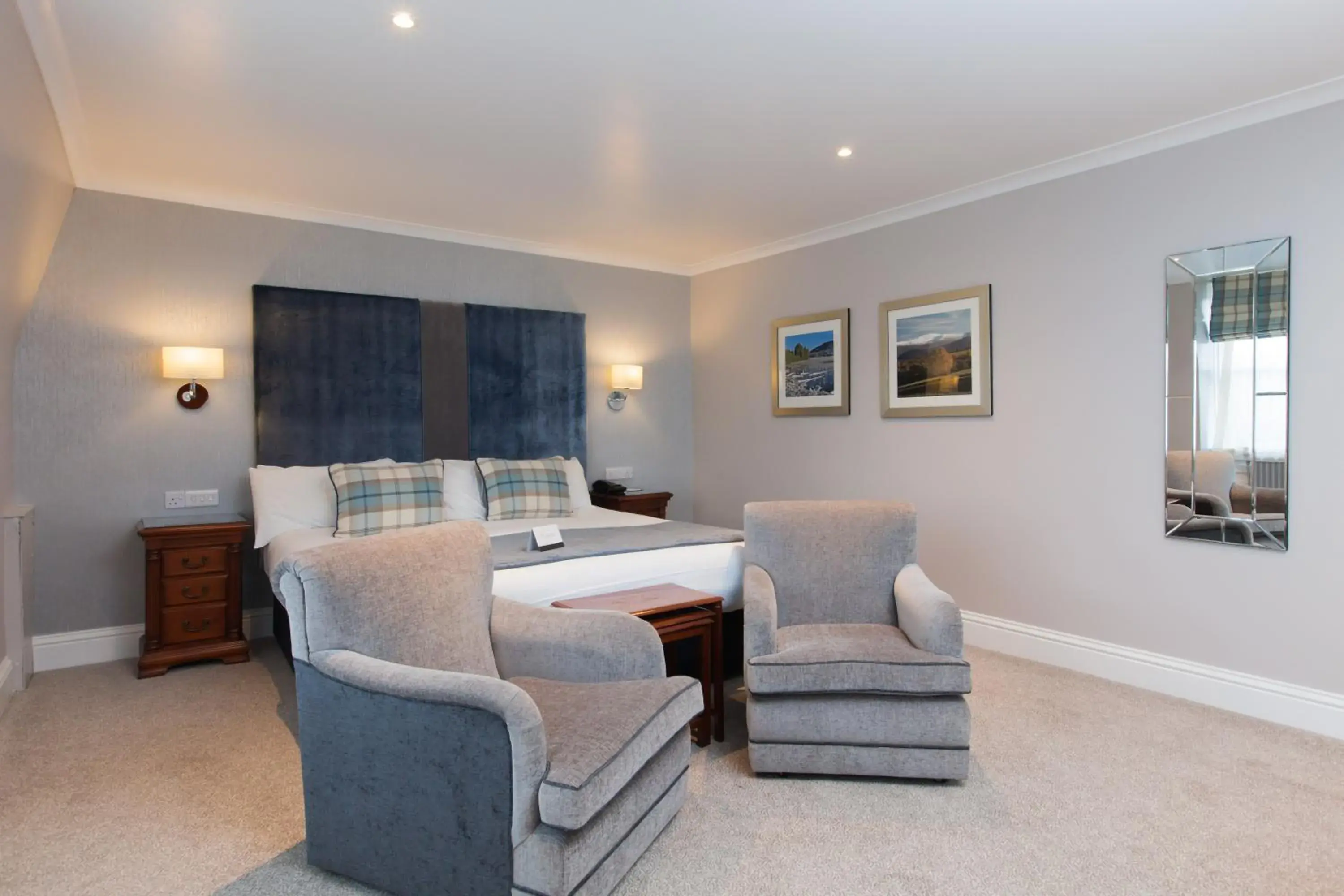 Photo of the whole room in Aberdeen Douglas Hotel Photo of the whole room in Aberdeen Douglas Hotel