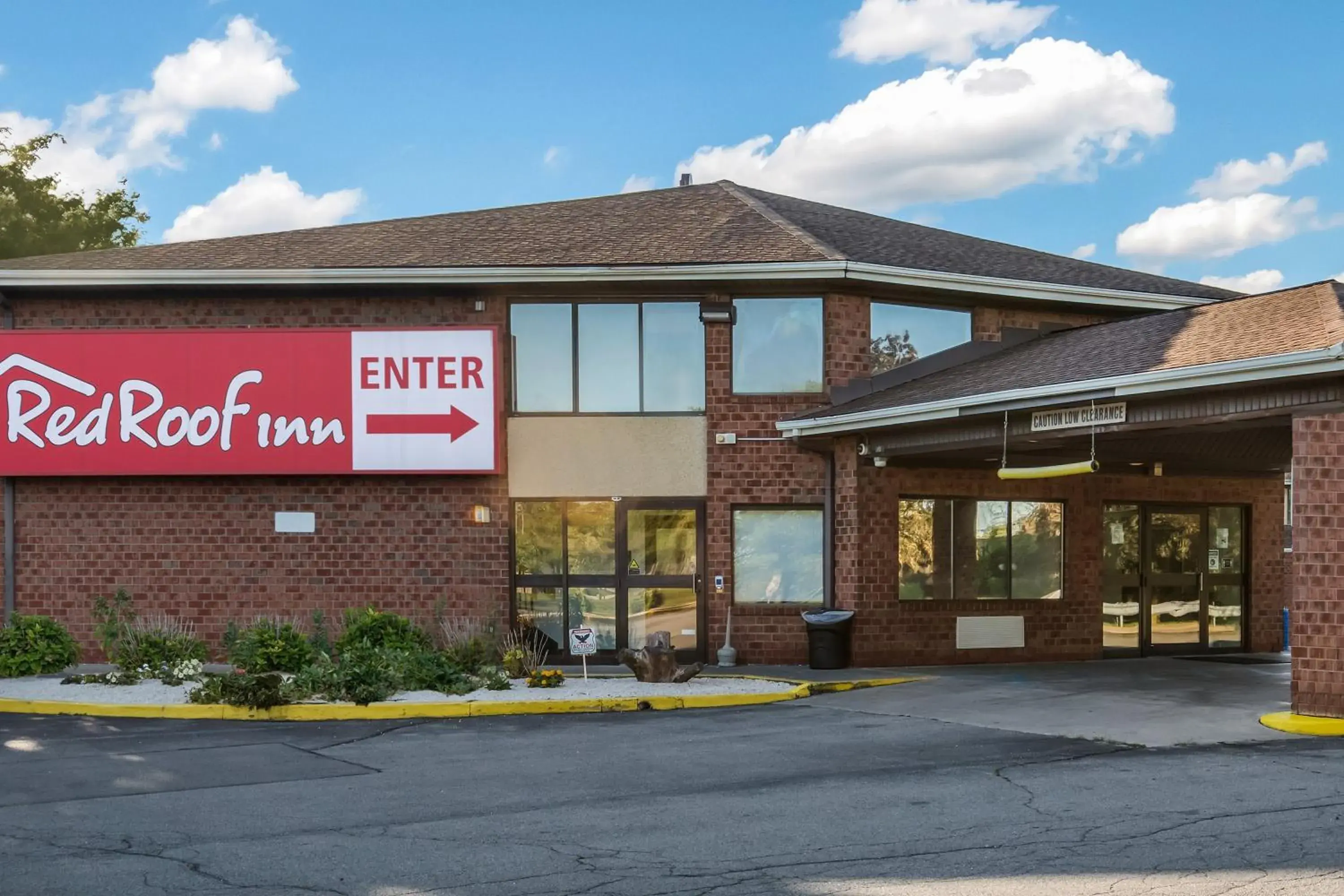 Property Building in Red Roof Inn Rochester - Airport