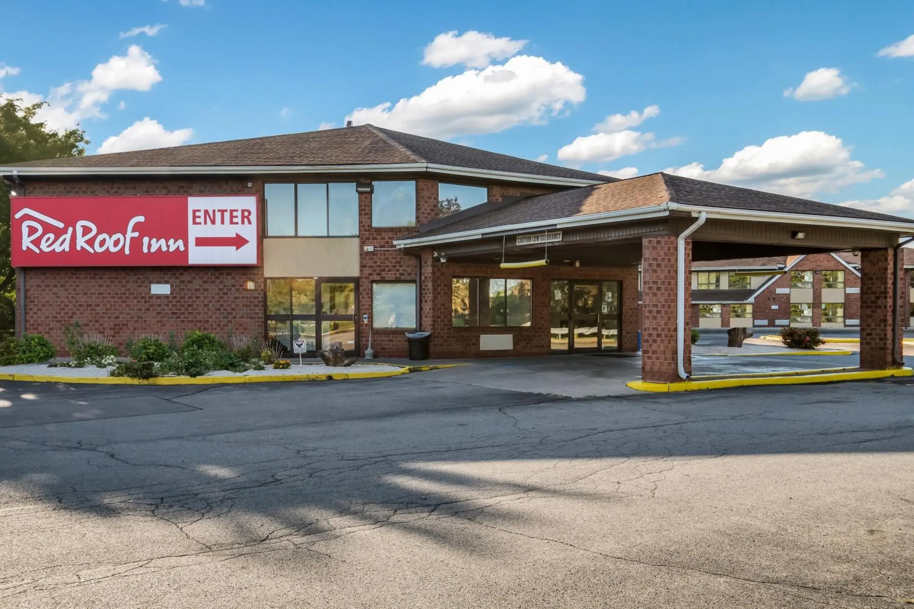 Property Building in Red Roof Inn Rochester - Airport