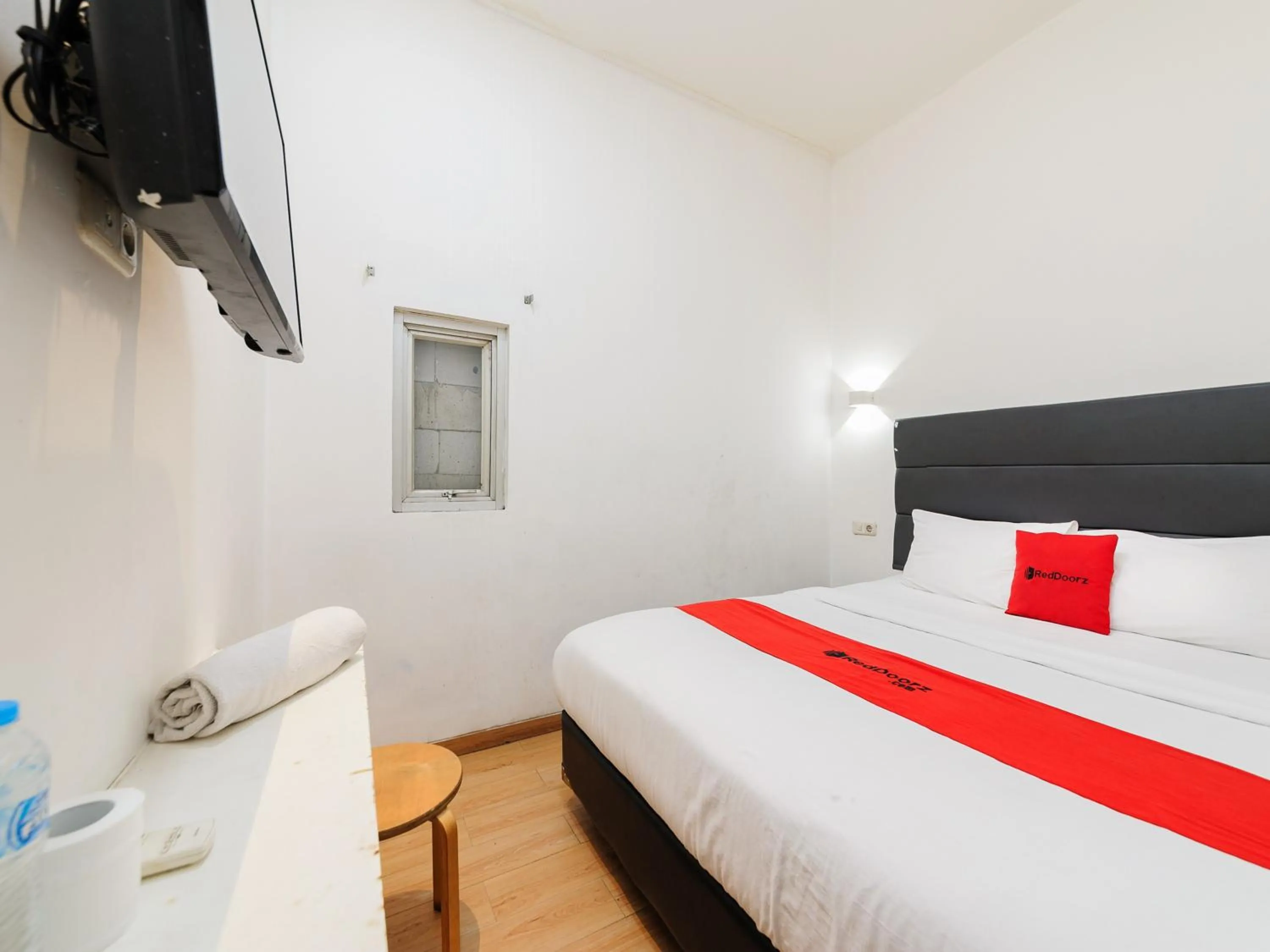 Bedroom, Bed in RedDoorz Plus @ Danau Sunter Utara