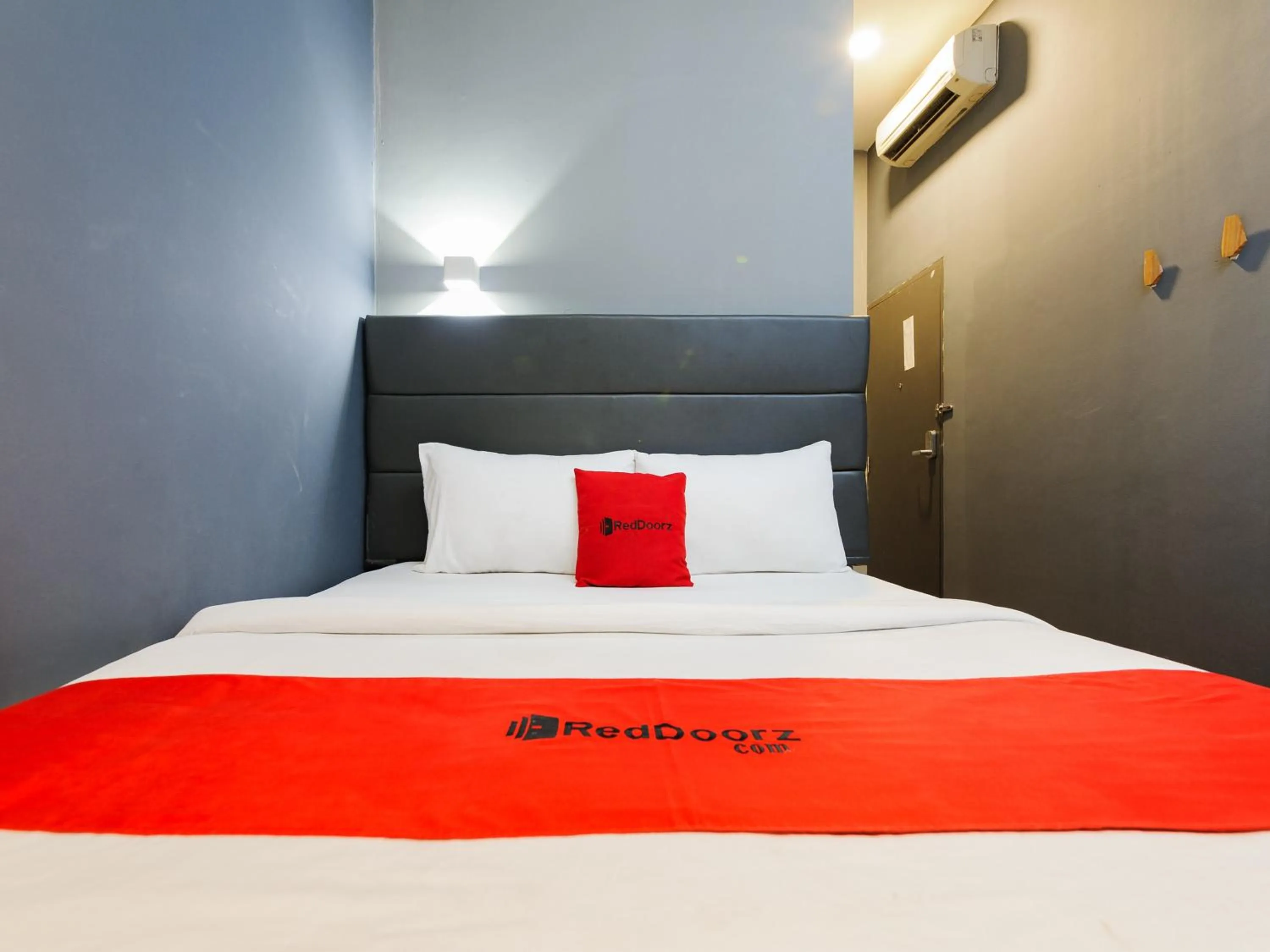 Bedroom, Bed in RedDoorz Plus @ Danau Sunter Utara