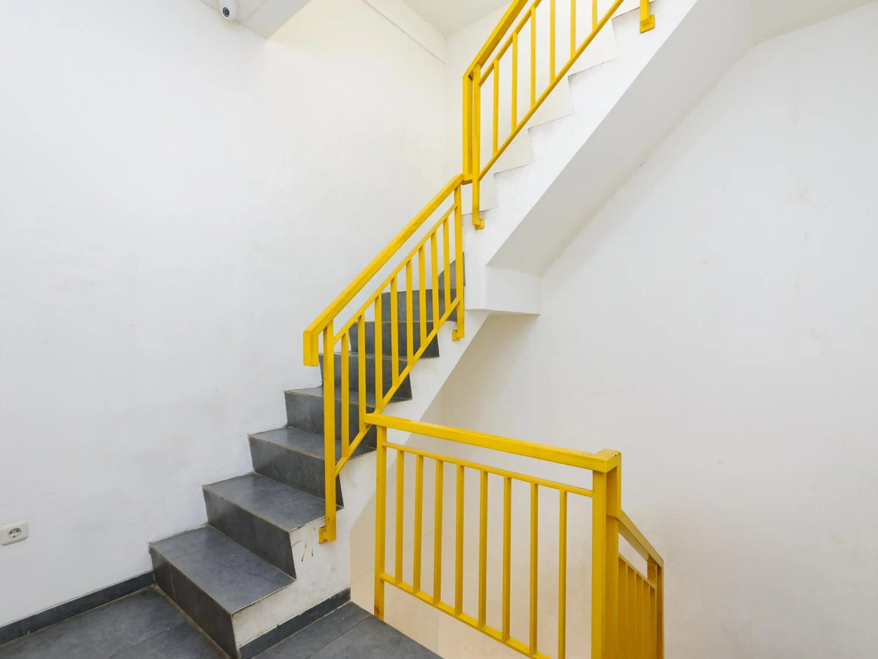 Property building in RedDoorz Plus @ Danau Sunter Utara Property building in RedDoorz Plus @ Danau Sunter Utara