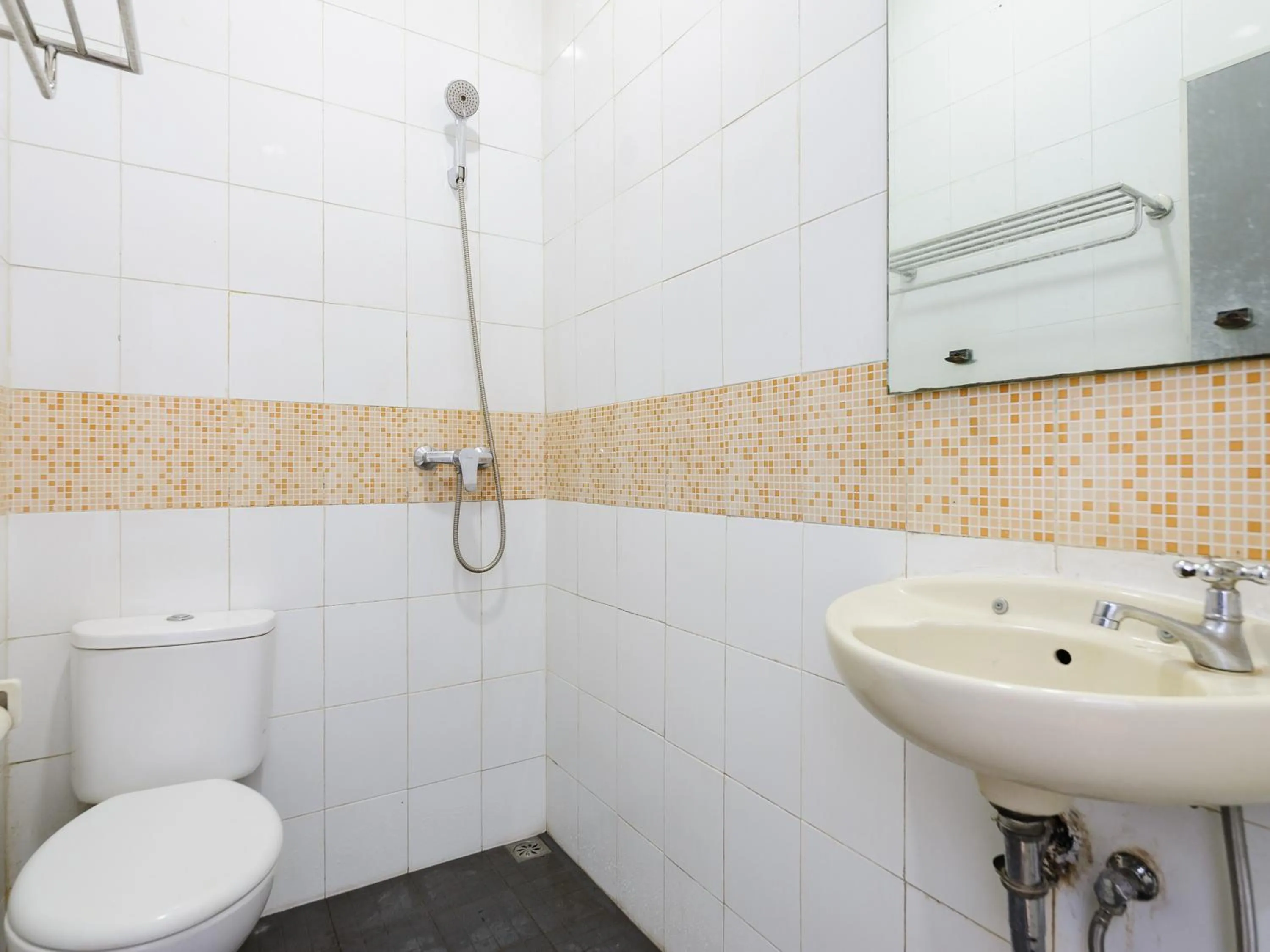 Bathroom in RedDoorz Plus @ Danau Sunter Utara