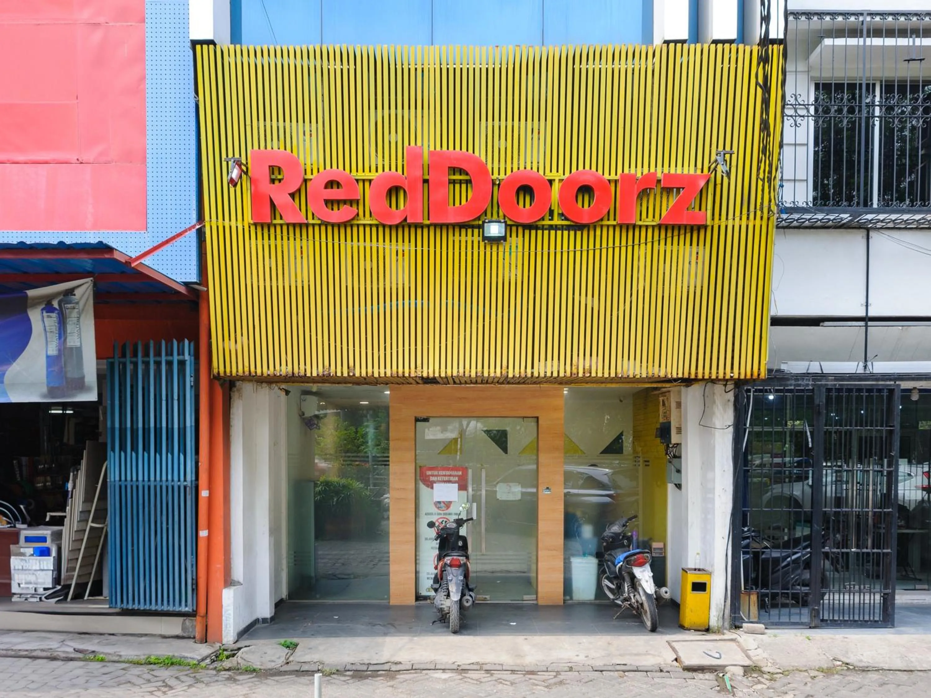 Facade/entrance in RedDoorz Plus @ Danau Sunter Utara