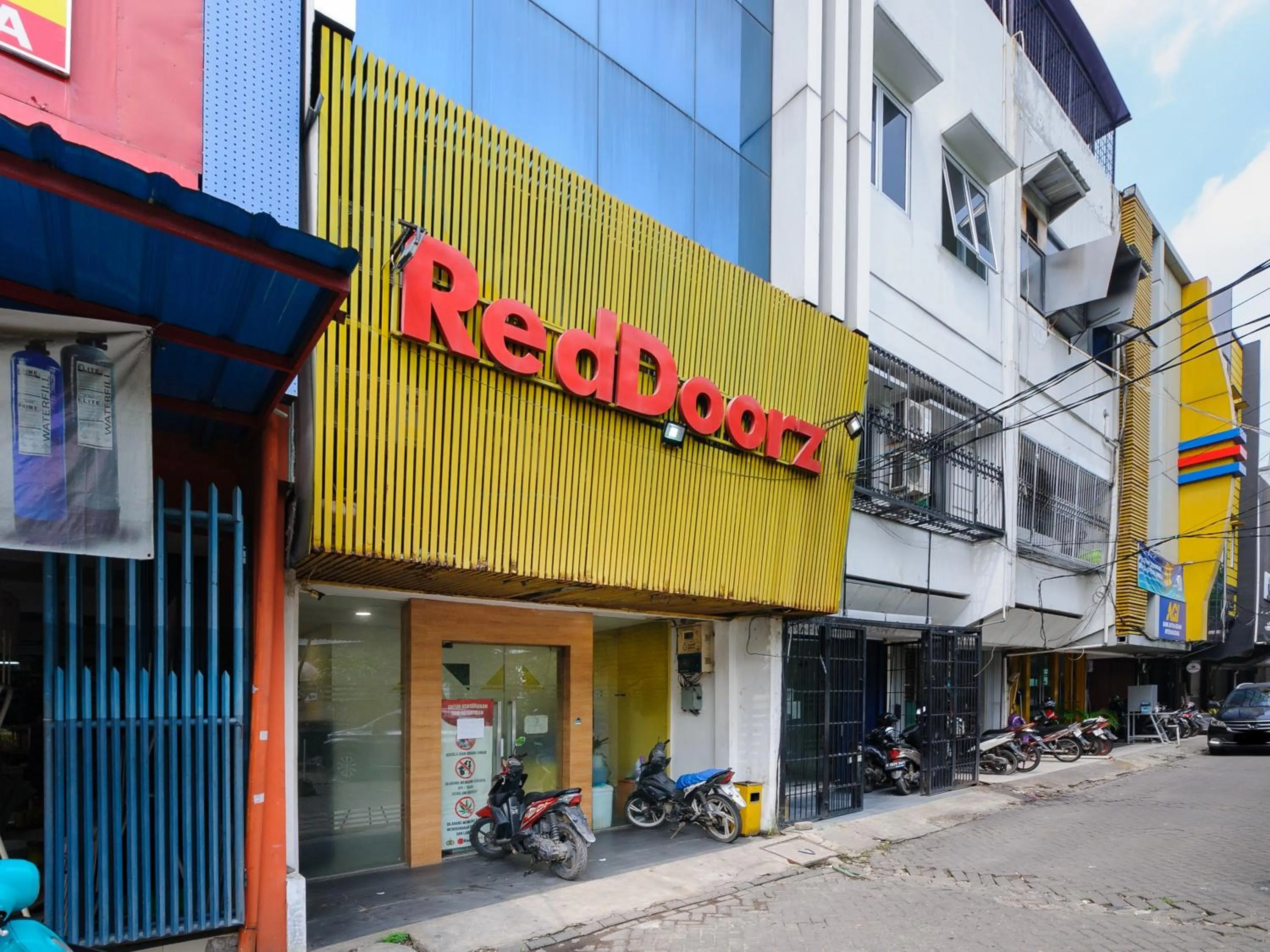 Facade/entrance in RedDoorz Plus @ Danau Sunter Utara