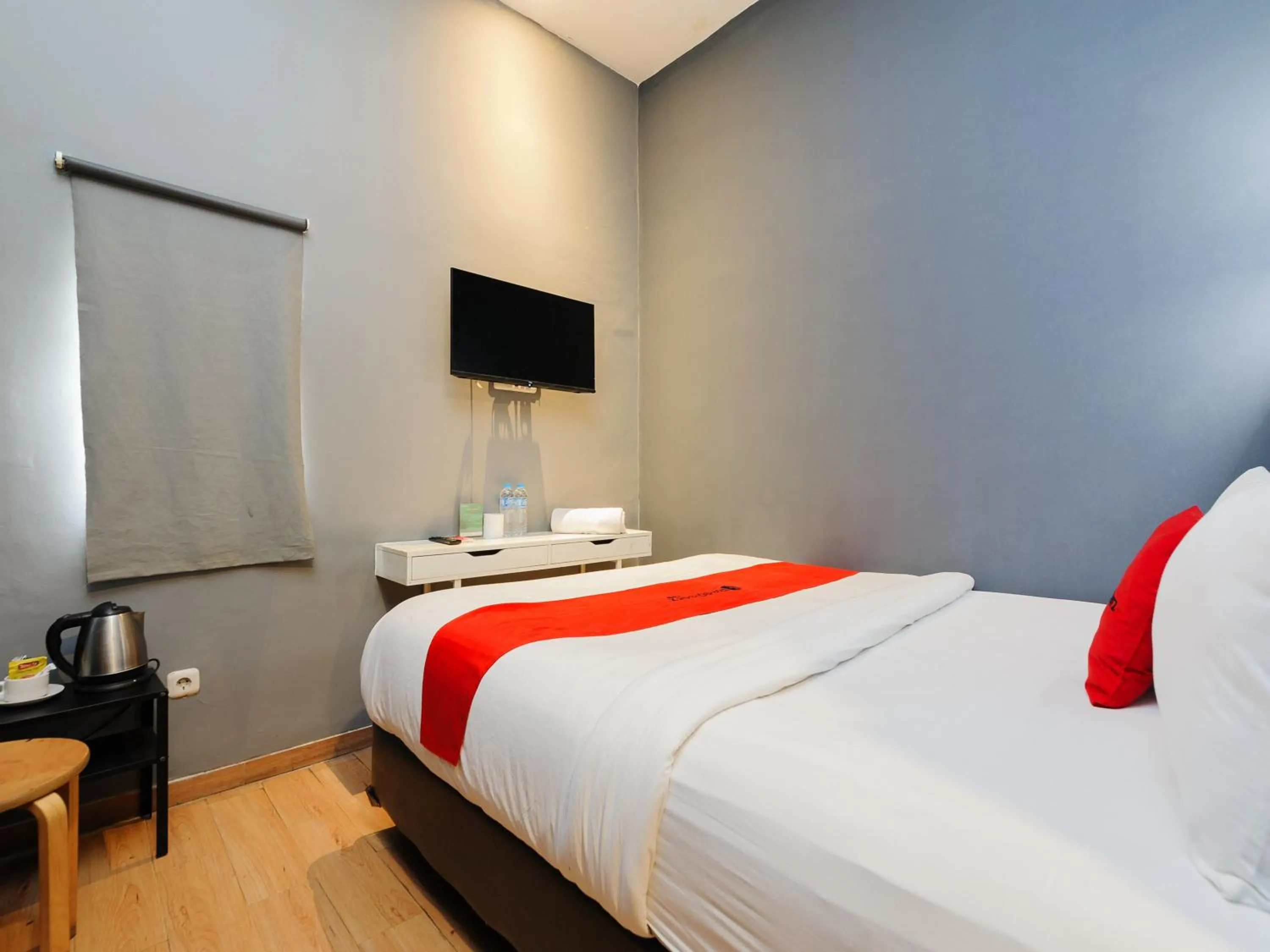 Bedroom, Bed in RedDoorz Plus @ Danau Sunter Utara
