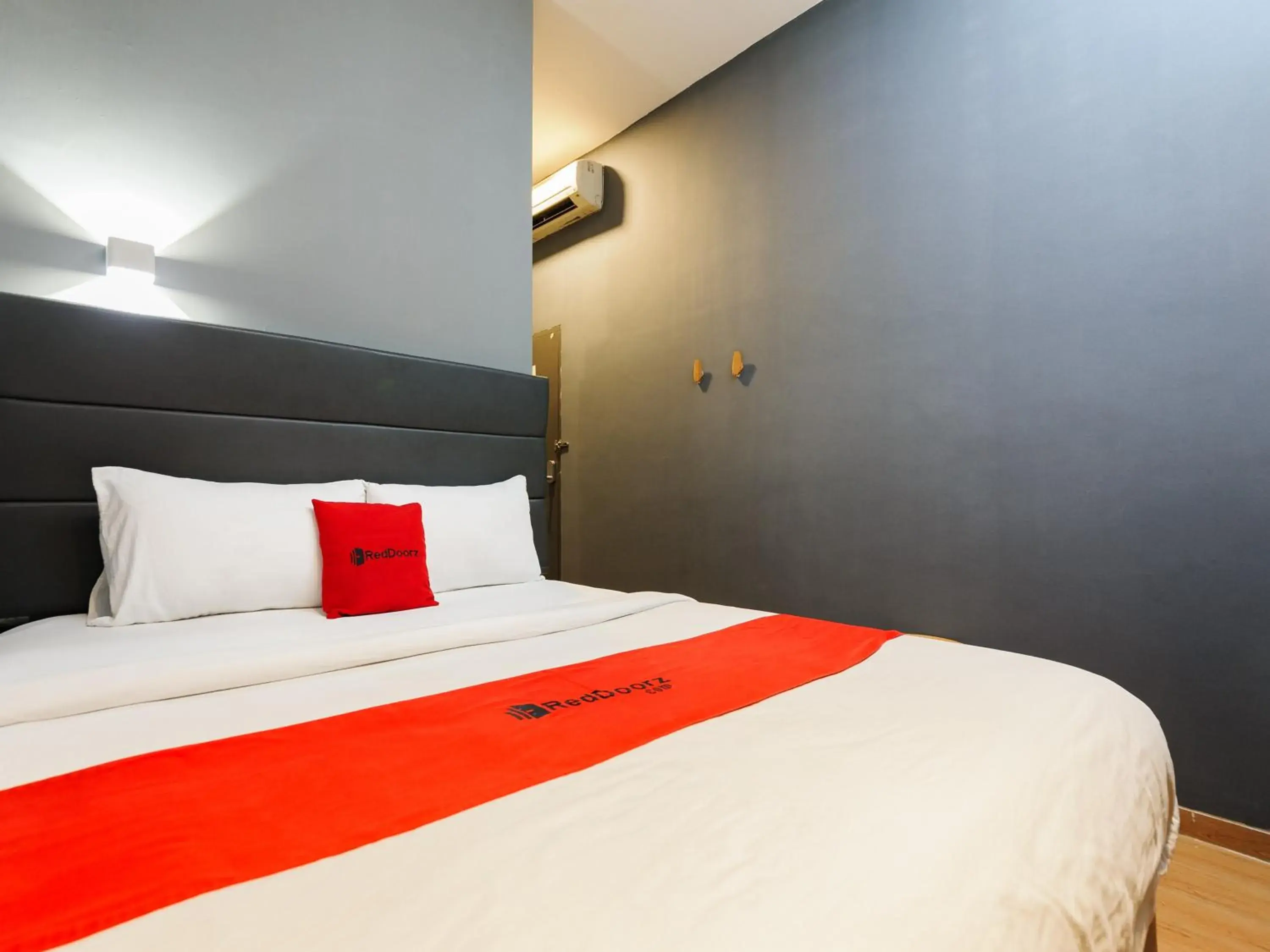 Bedroom, Bed in RedDoorz Plus @ Danau Sunter Utara Bedroom, Bed in RedDoorz Plus @ Danau Sunter Utara