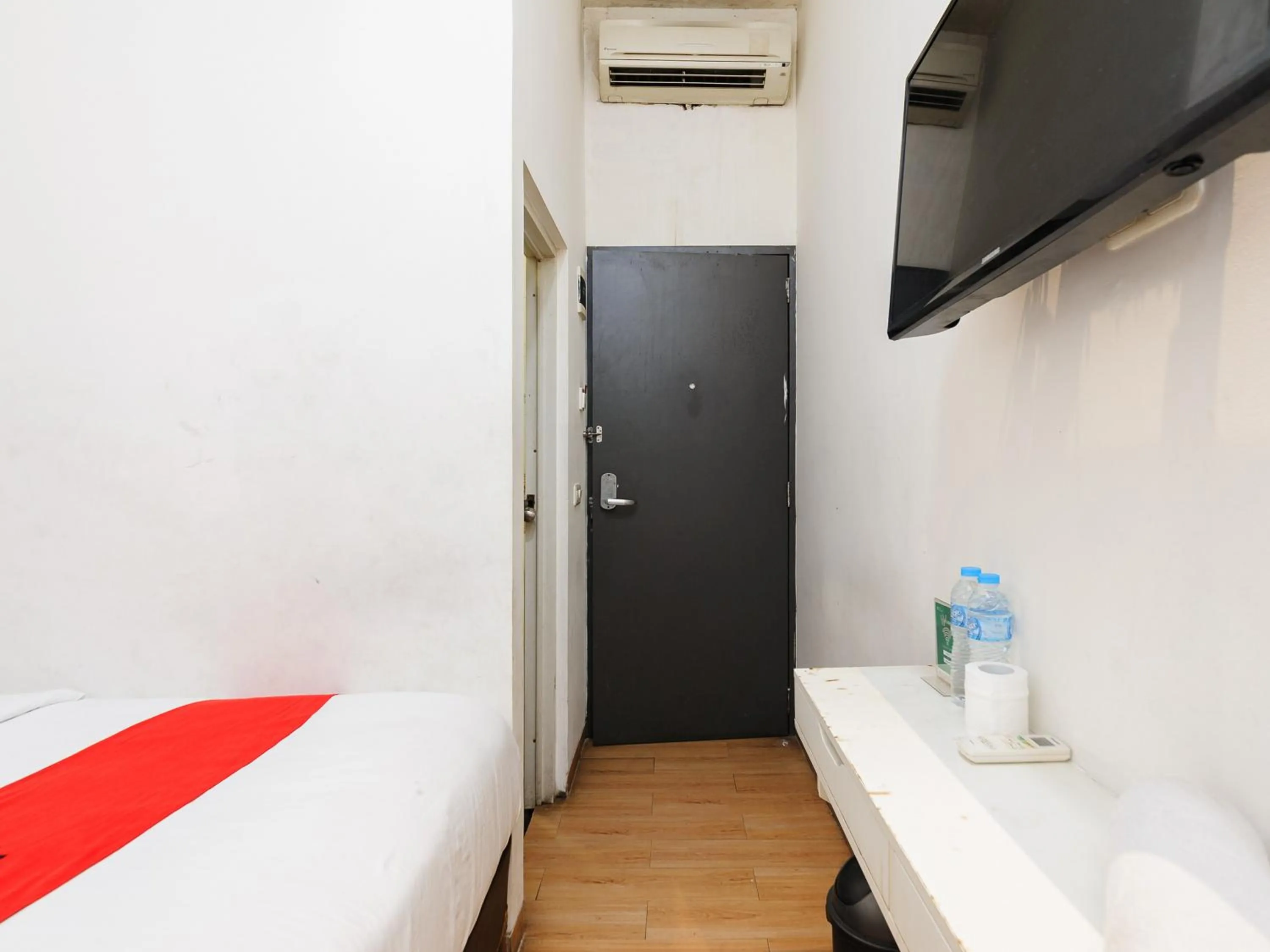 Bedroom, Bed in RedDoorz Plus @ Danau Sunter Utara