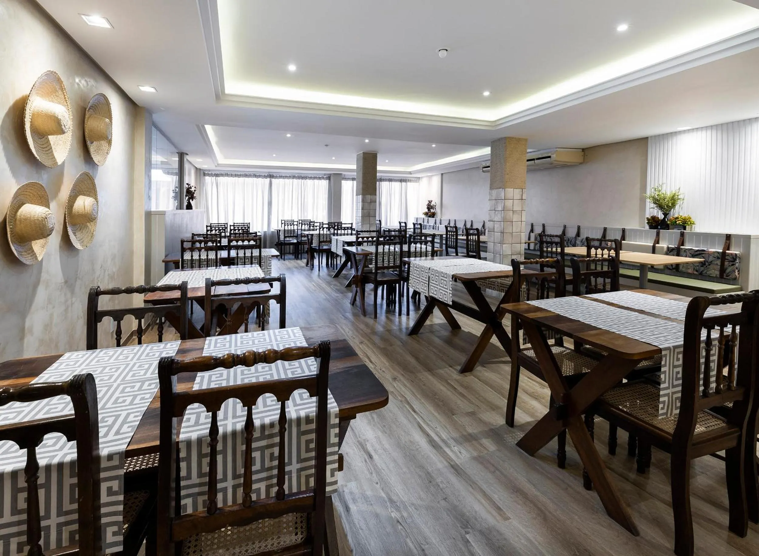 Restaurant/places to eat in H Hotel