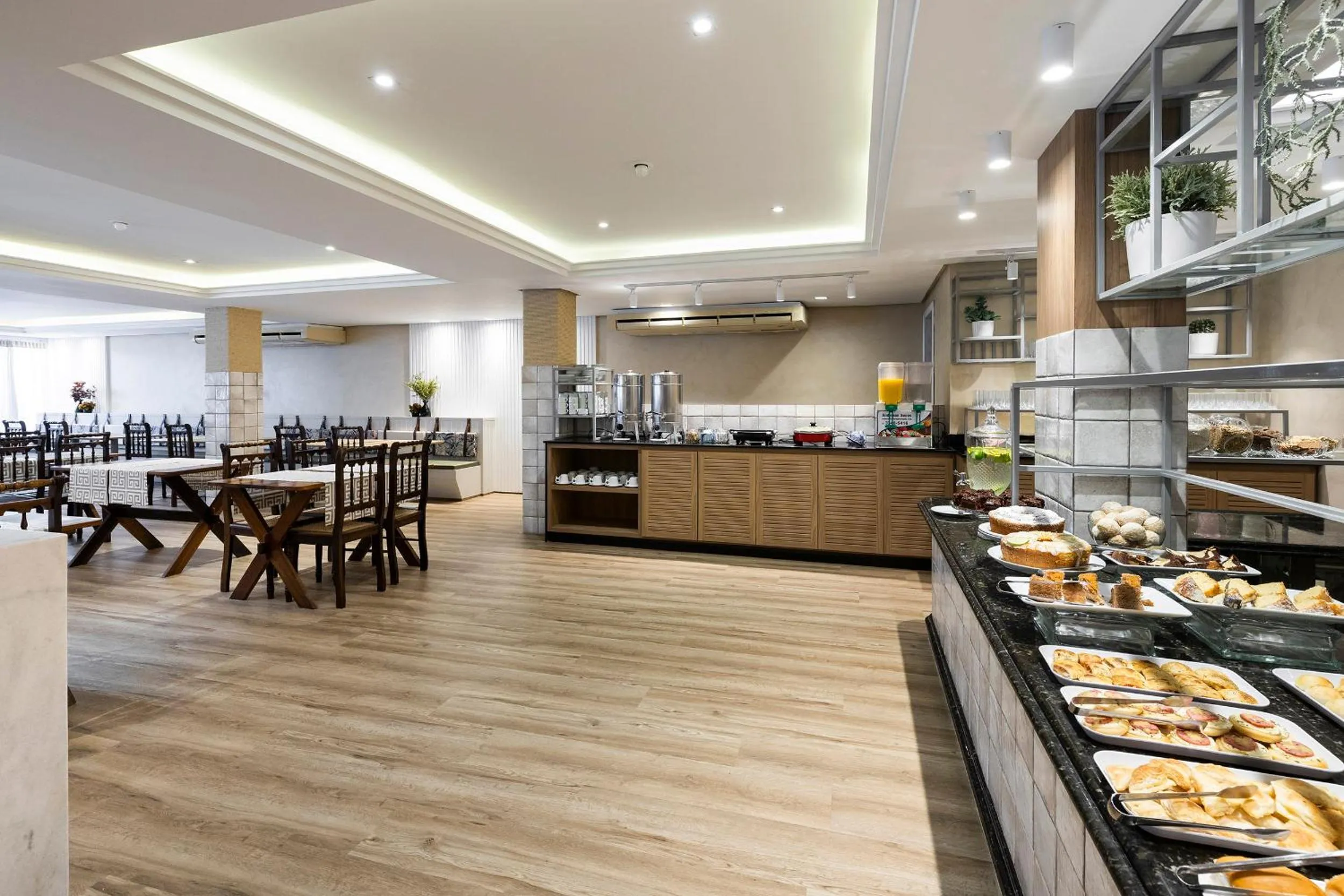 Restaurant/places to eat in H Hotel