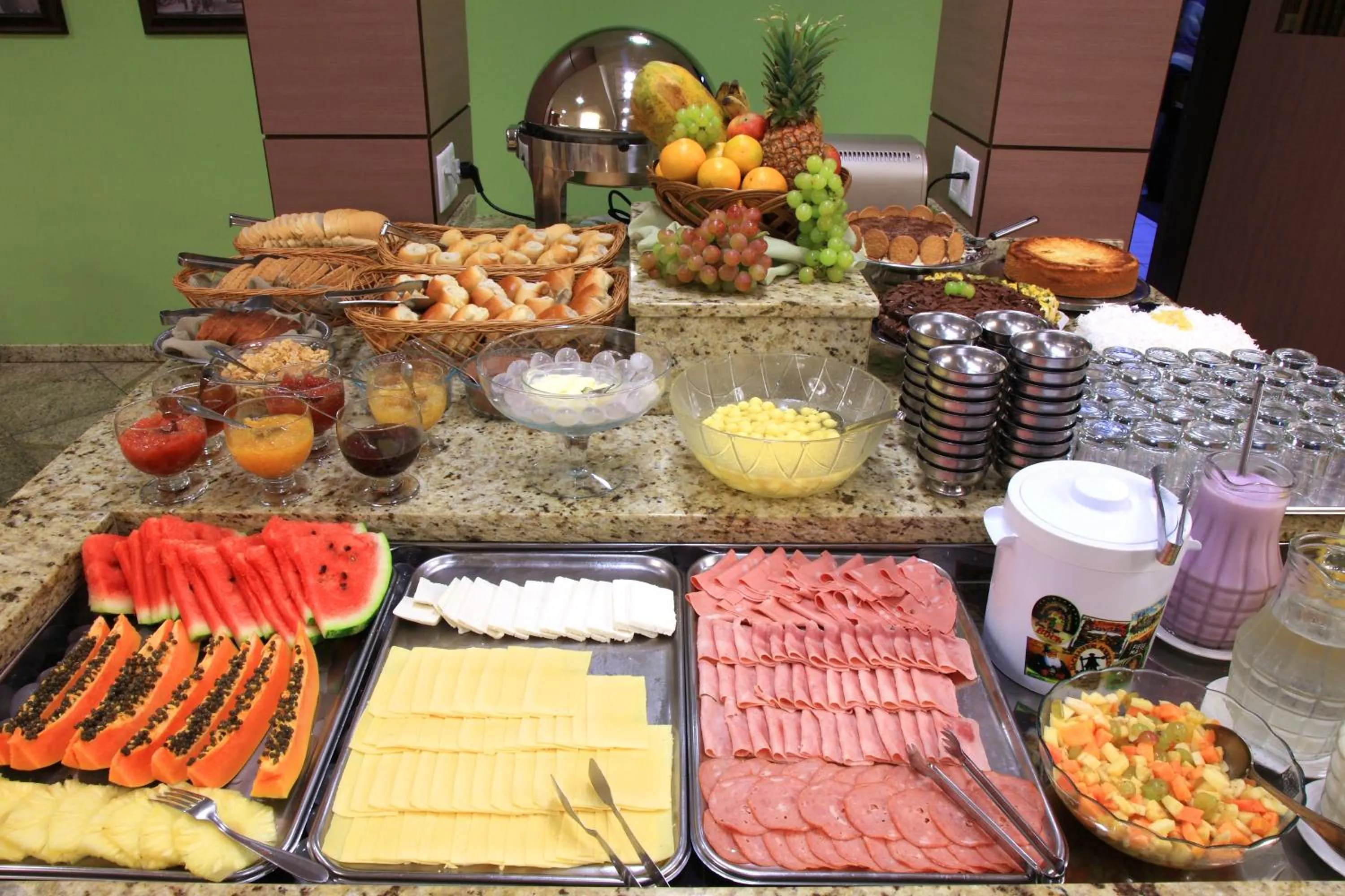 Buffet breakfast in Príncipe Hotel