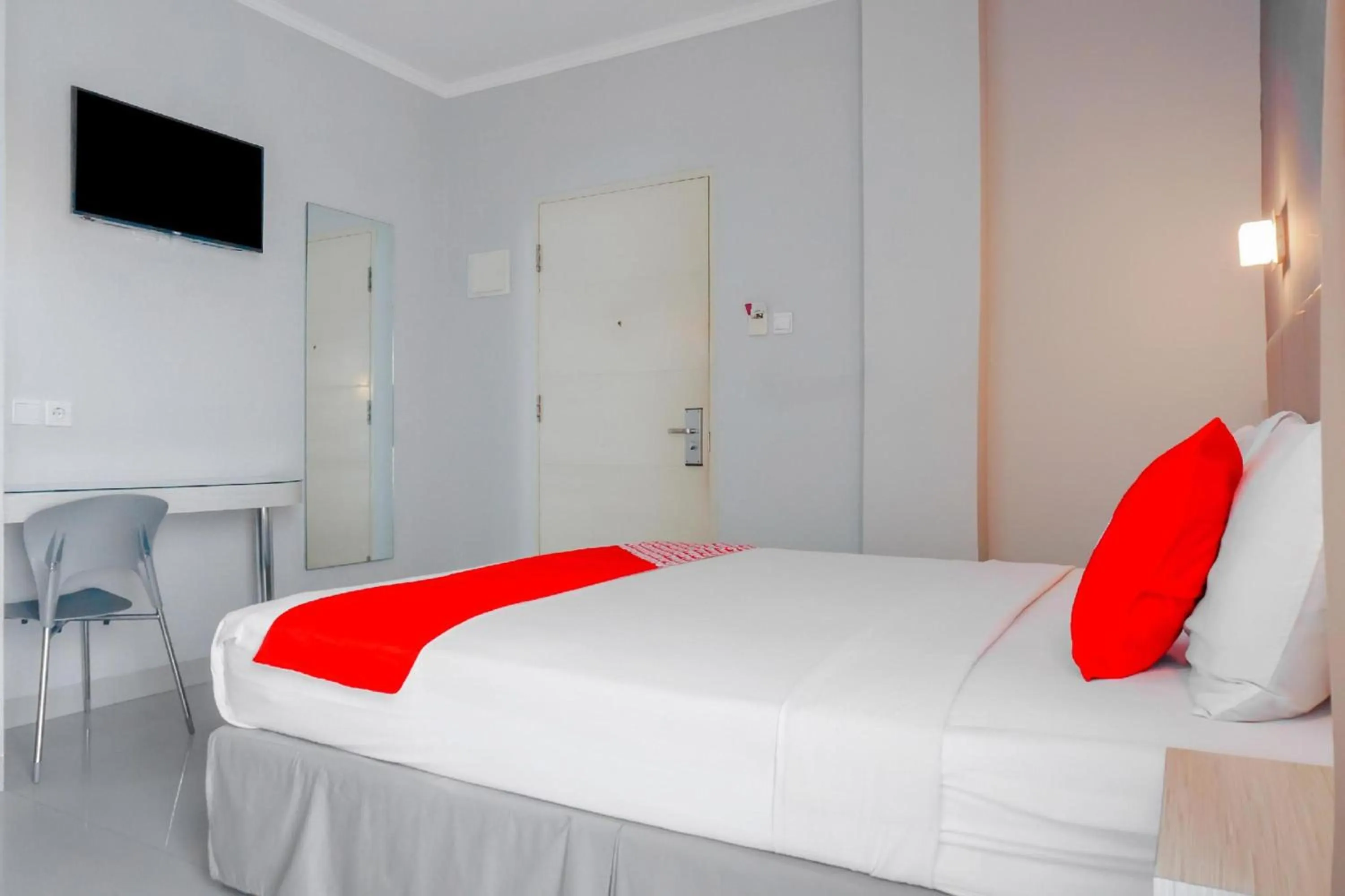 Photo of the whole room, Bed in Collection O Hotel Antara