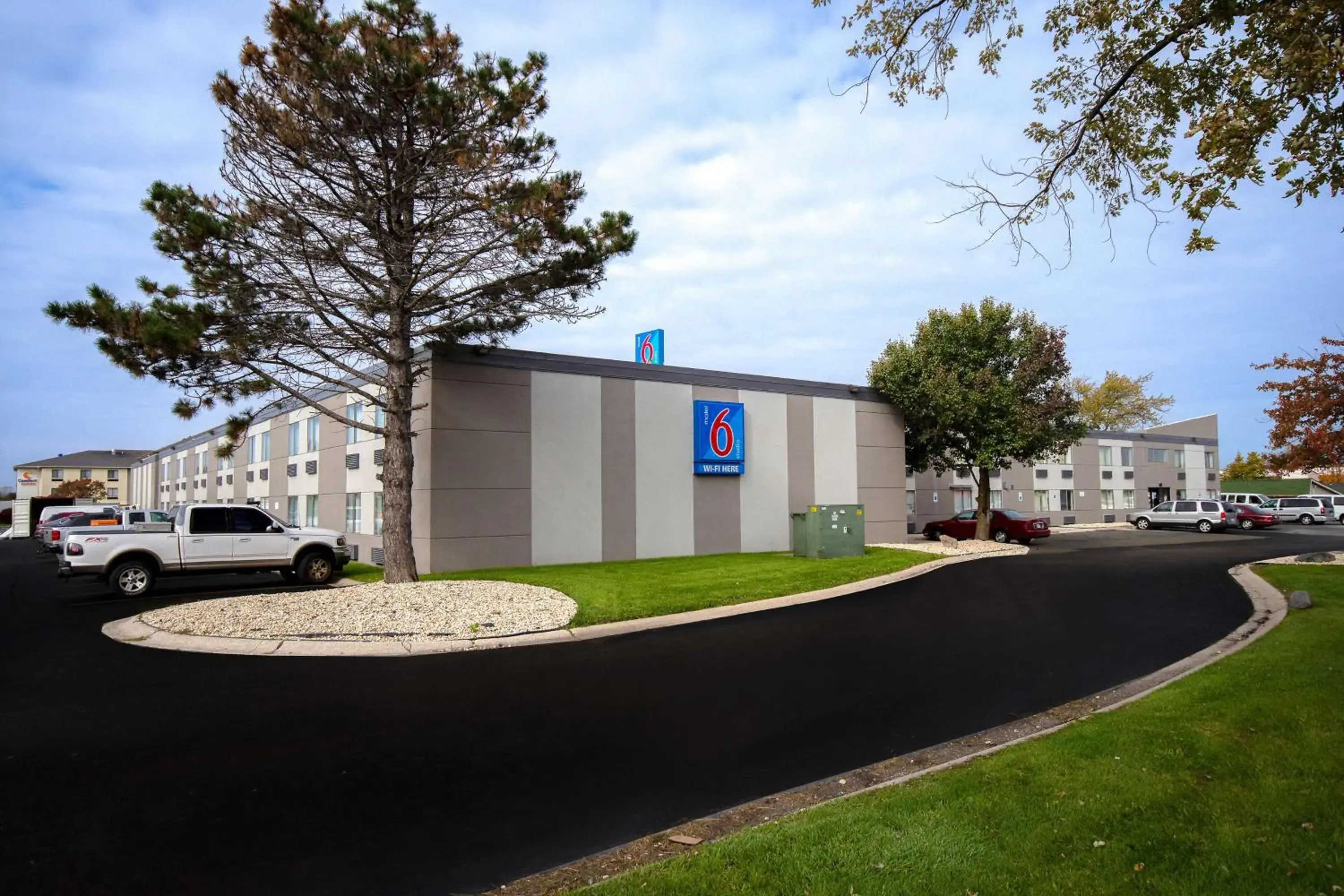 Property Building in Motel 6-Merrillville, IN