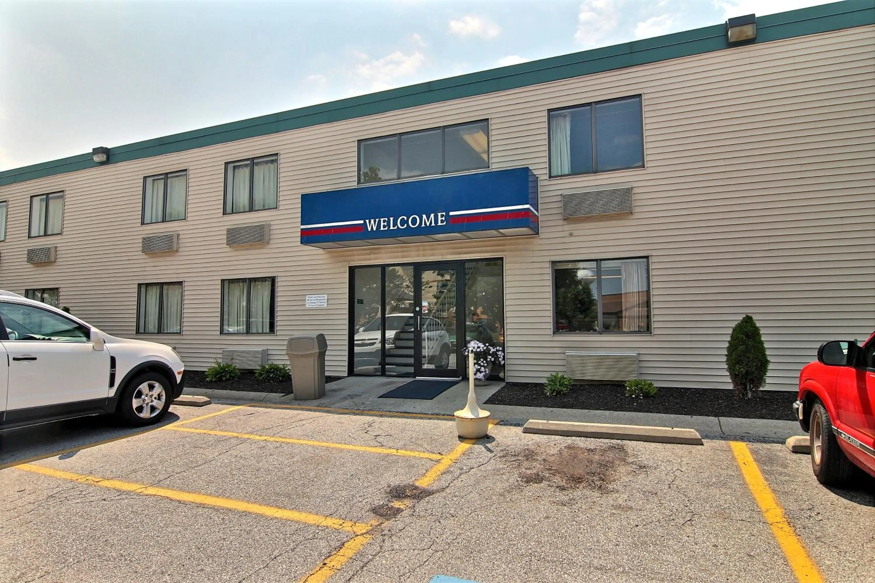 Facade/entrance in Motel 6-Merrillville, IN